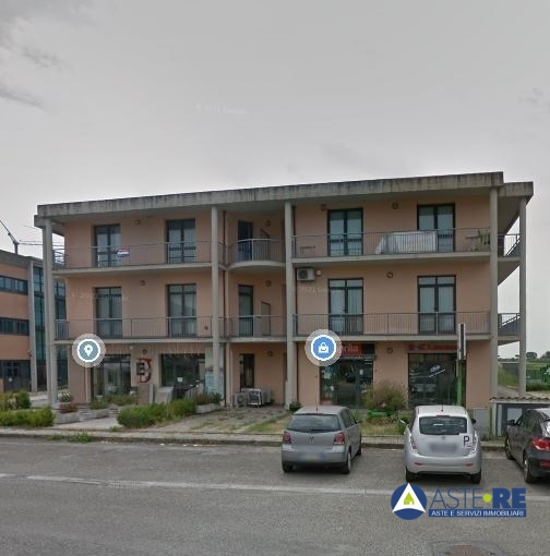 Locale commerciale in vendita a San Giuliano Terme