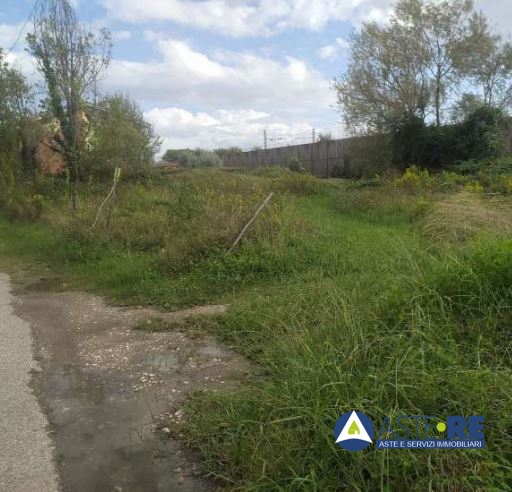 Terreno in vendita a Cascina