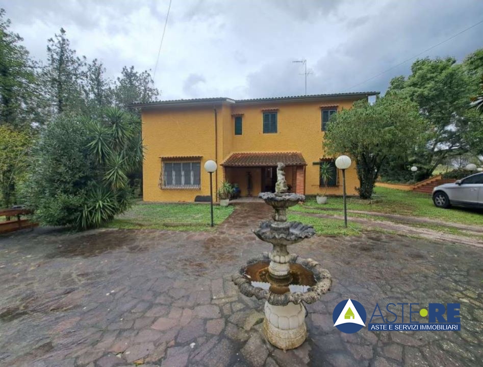 Stabile/Palazzo in vendita a Fauglia