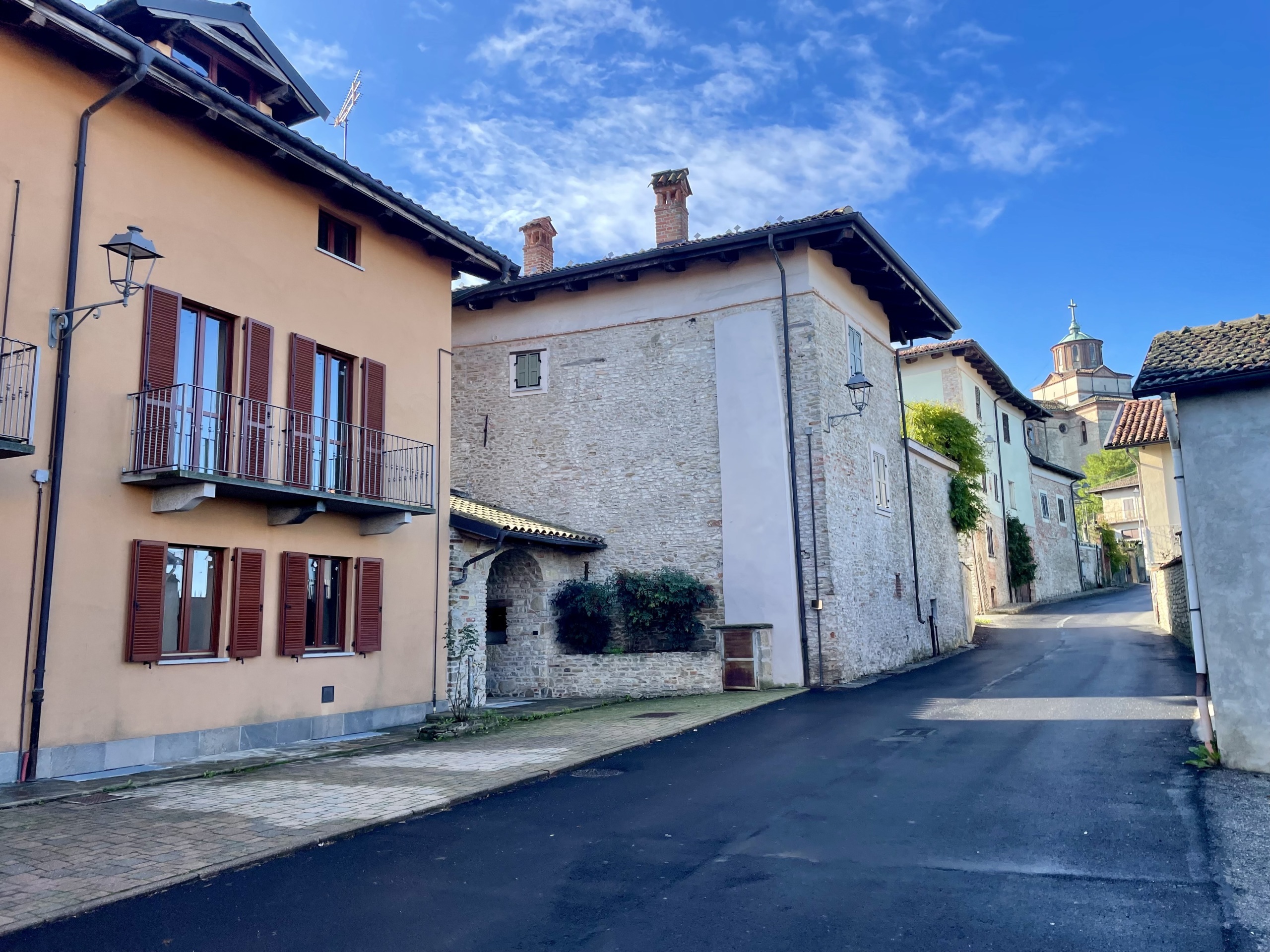 Villetta a schiera da ristrutturare in via mario locatelli 41, Belvedere Langhe