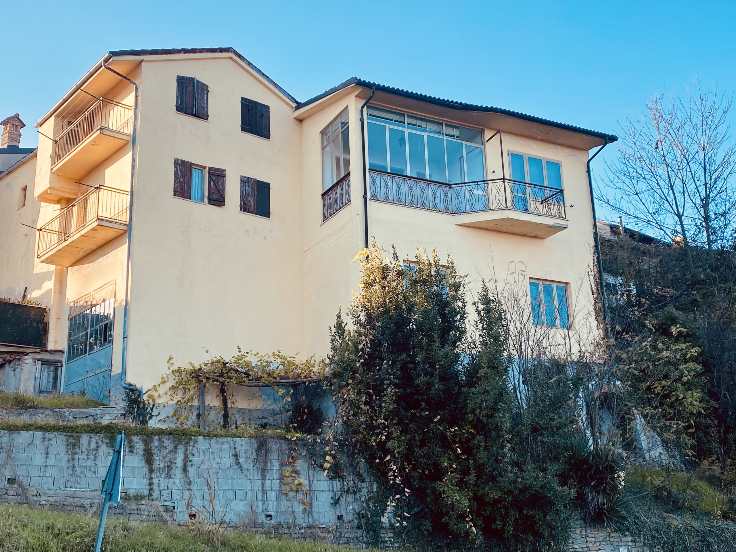 Casa indipendente con giardino in via g. tibaldi 49, Serravalle Langhe