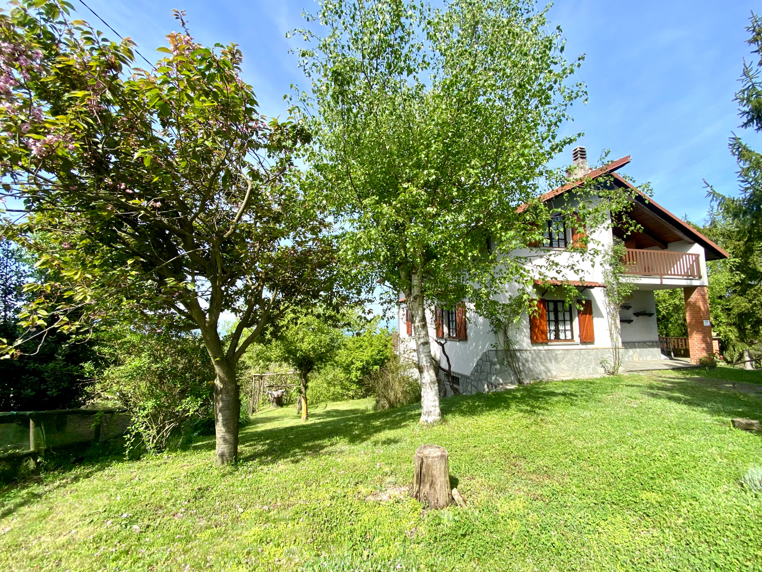 Casa indipendente con giardino in via braia 5, Serravalle Langhe
