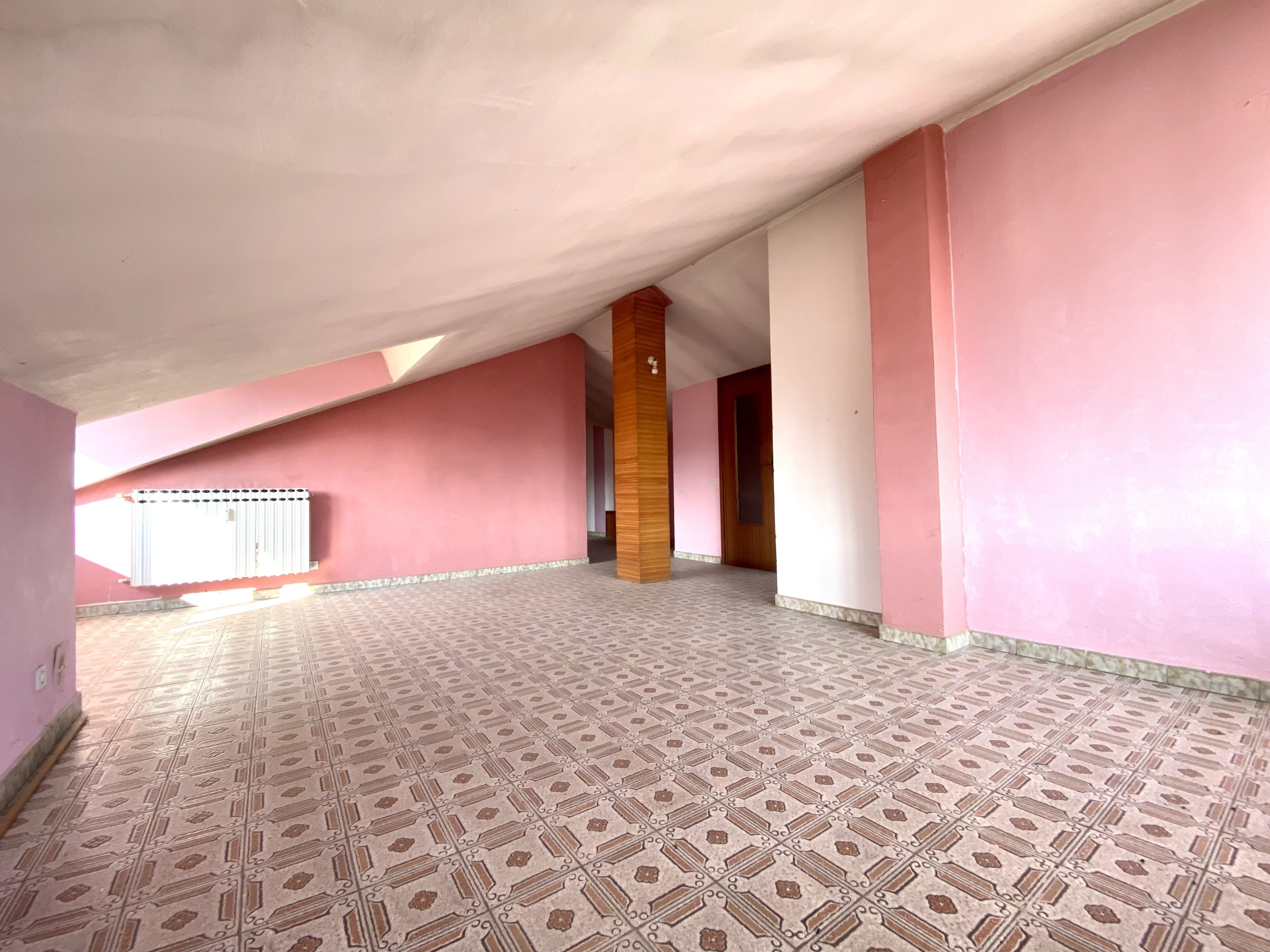 Mansarda con box in via castellero 8, Dogliani