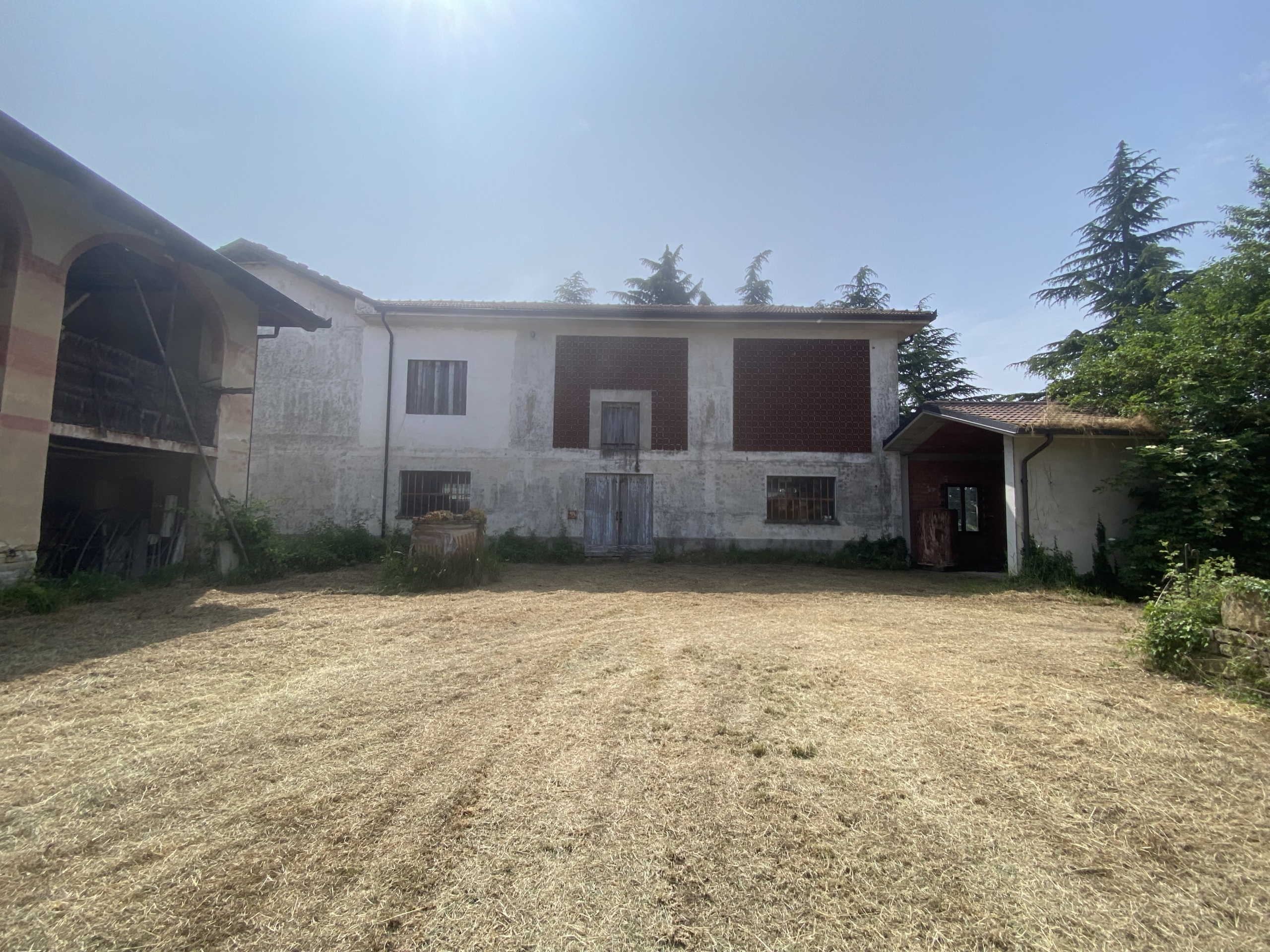 Rustico con giardino in frazione villa 8, Serravalle Langhe