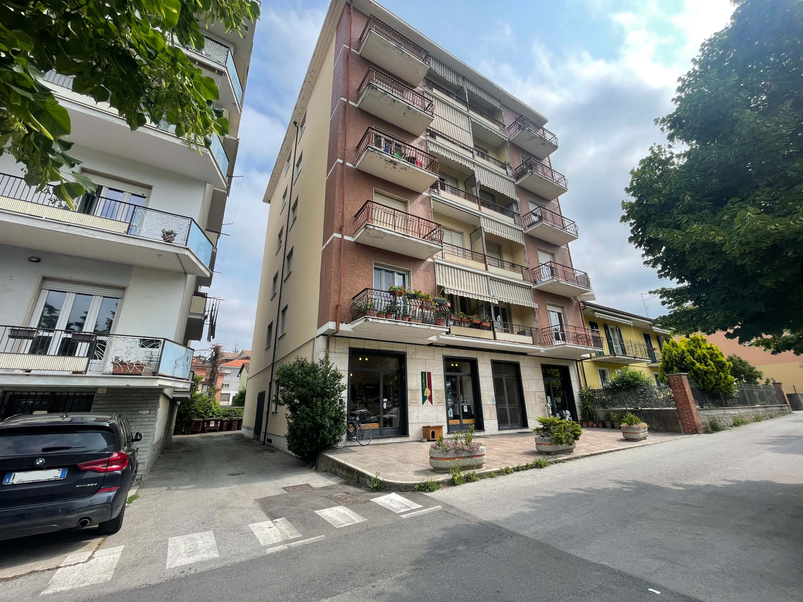 Appartamento da ristrutturare in viale professor gabetti 26, Dogliani