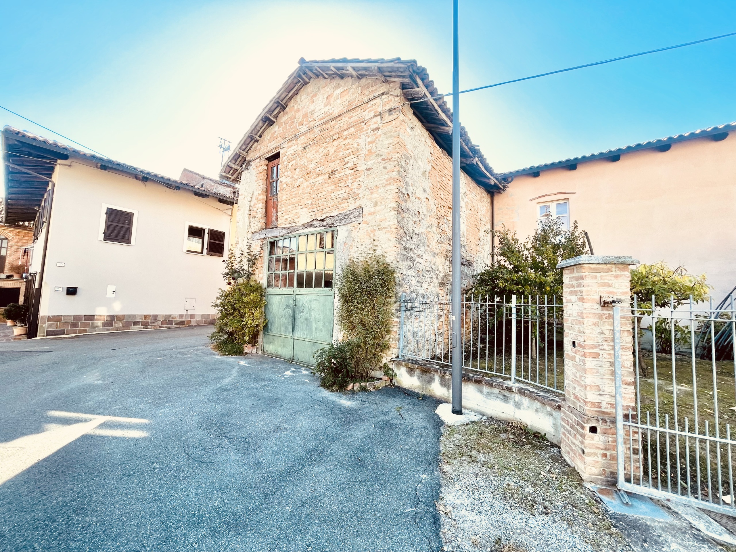 Casa indipendente da ristrutturare in castelletto 30, Castiglione Falletto