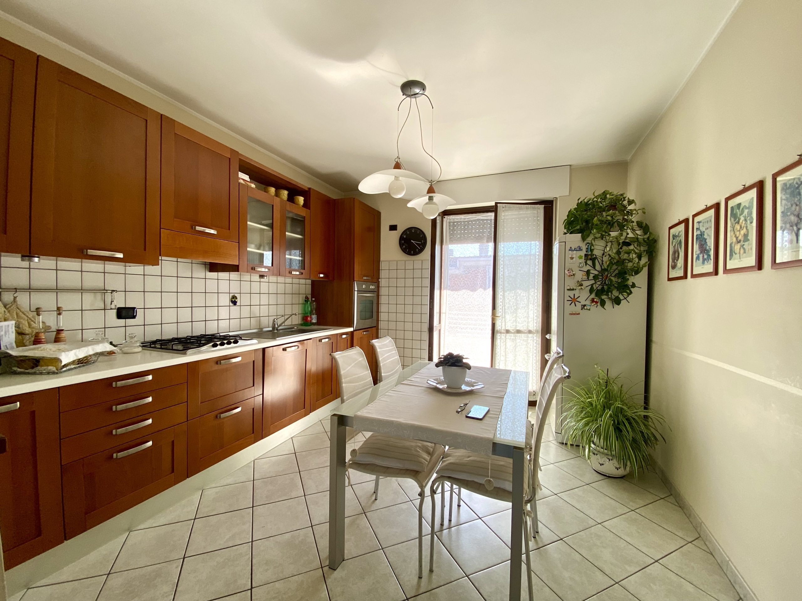 Appartamento con giardino in viale europa 13, Grinzane Cavour