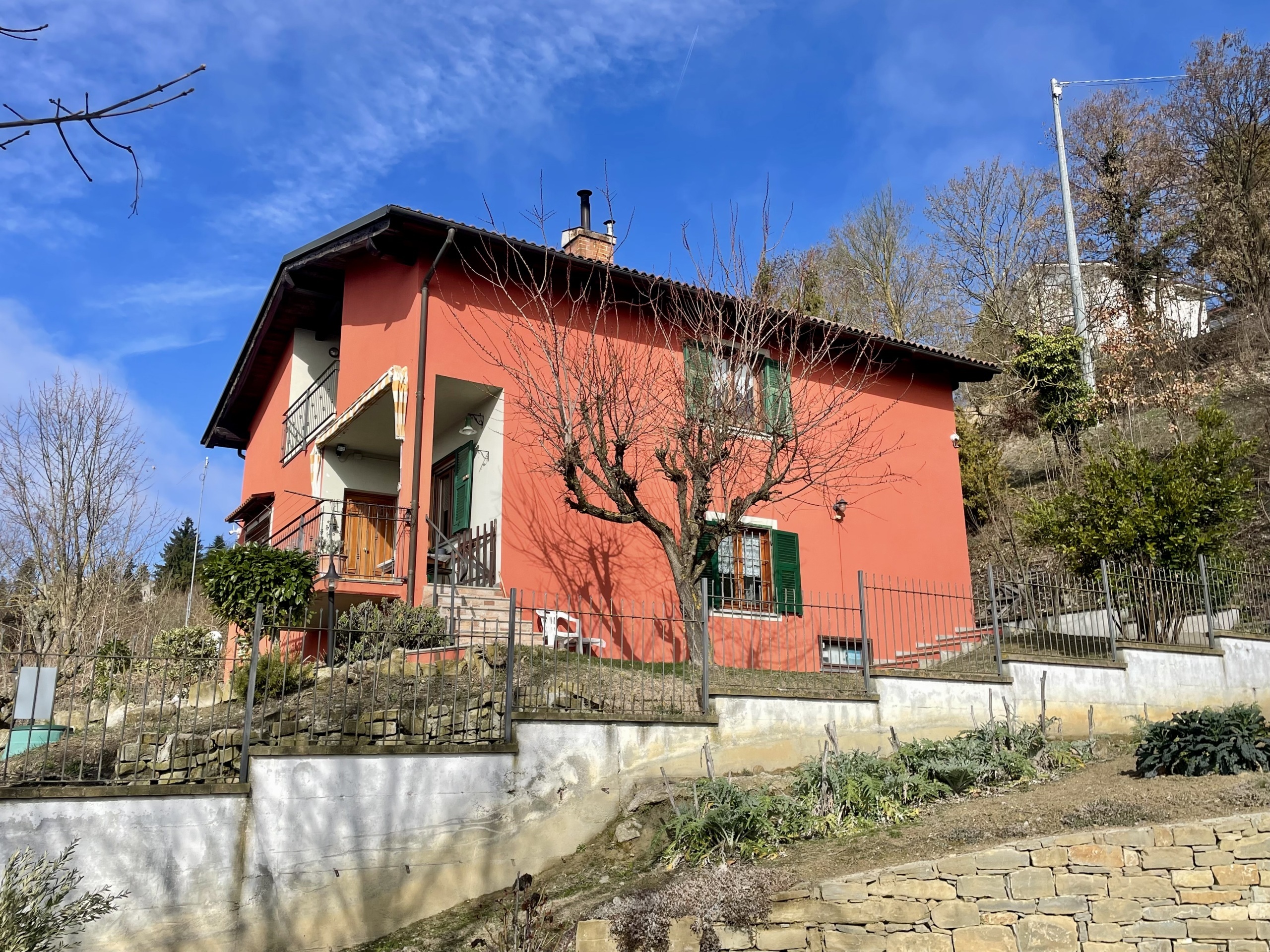 Villa con giardino in via arezzana 8, Mombarcaro