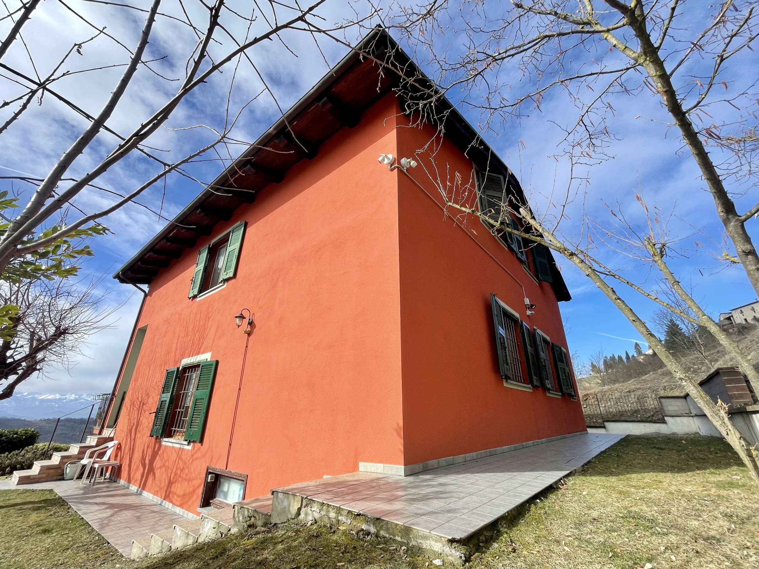 Villa con giardino in via arezzana 8, Mombarcaro