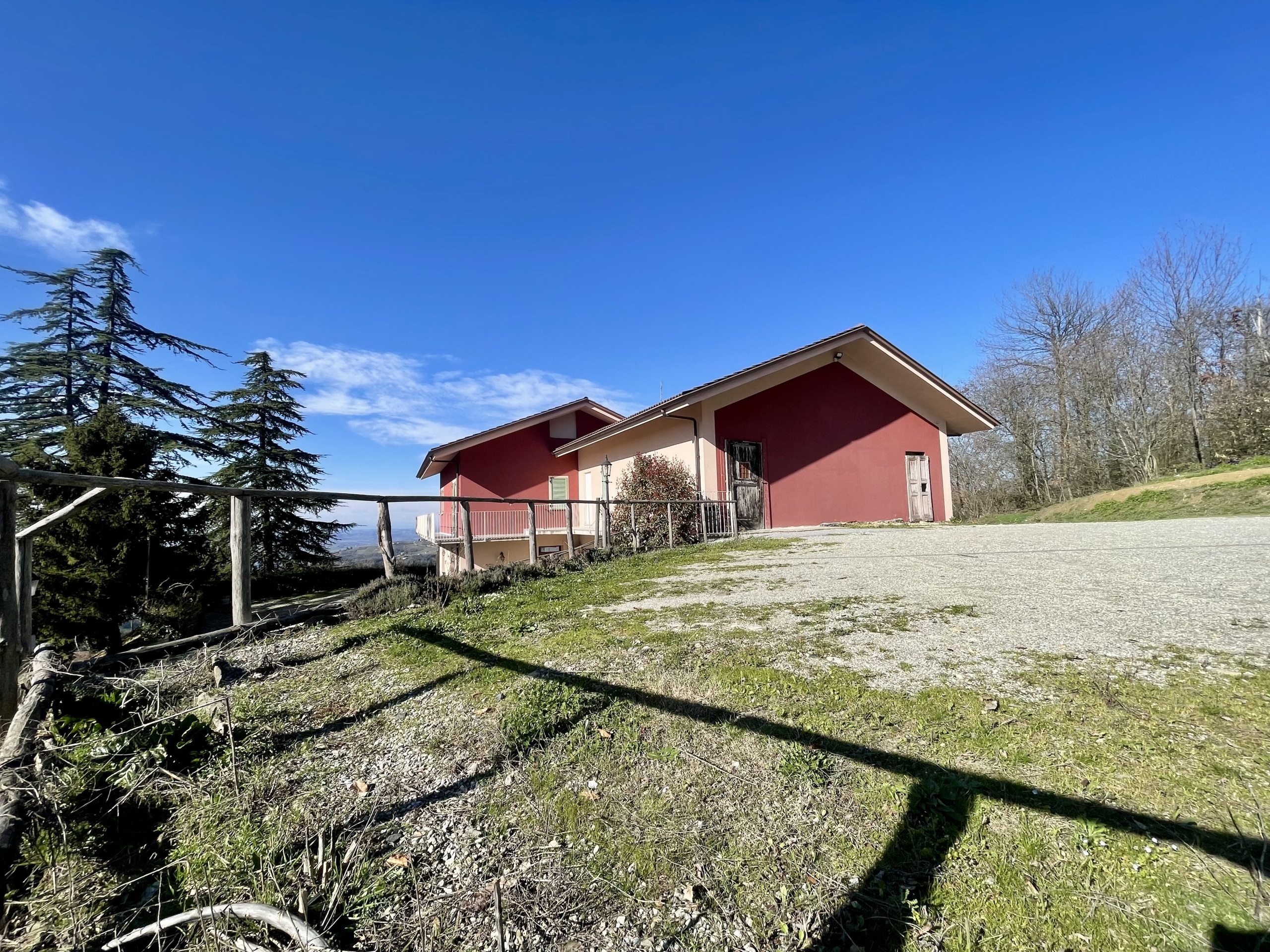 Villa con giardino in localit� cerreta 1, Roddino