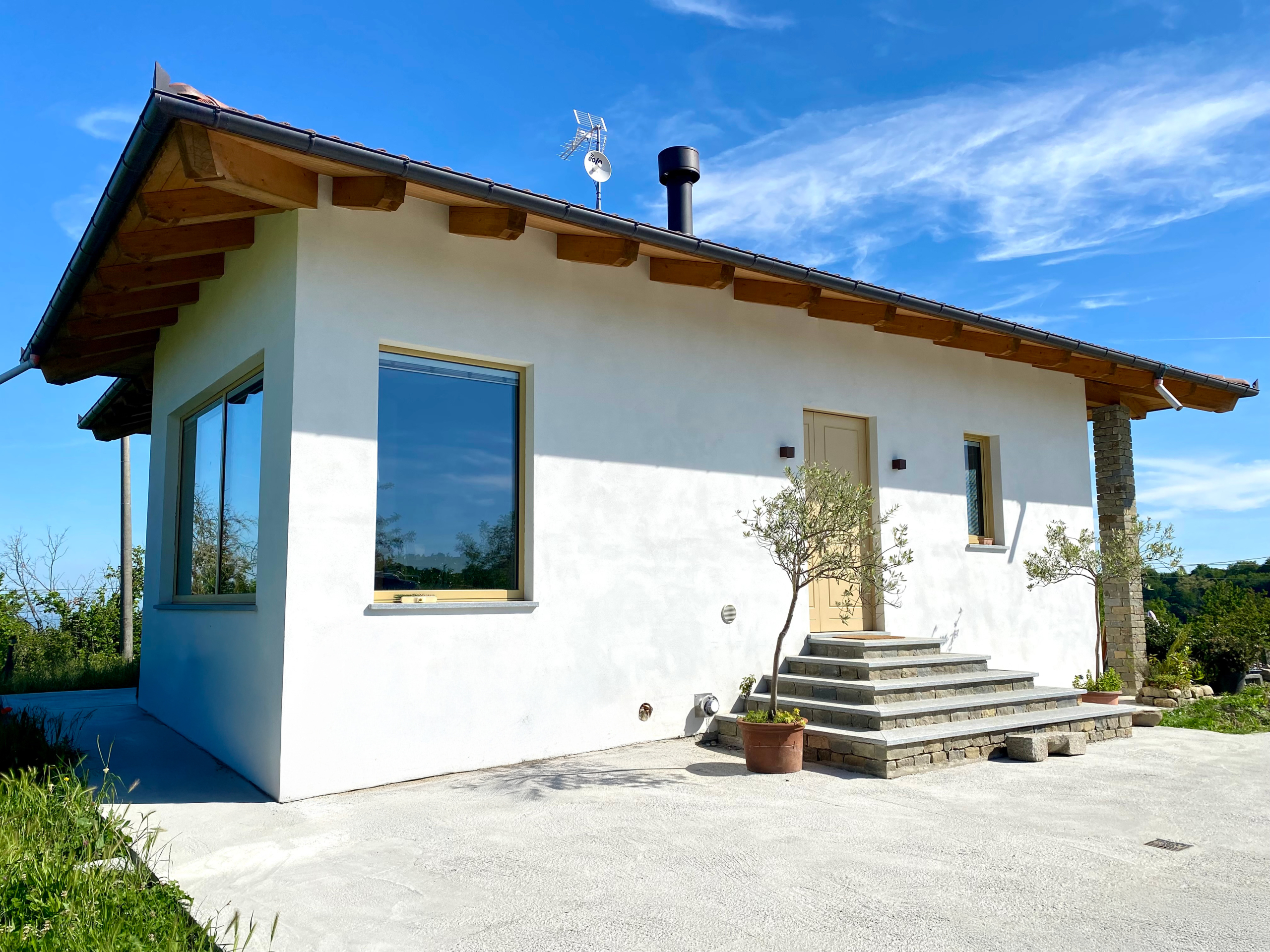 Casa indipendente con giardino in localit� coste baraccone 5, Serravalle Langhe