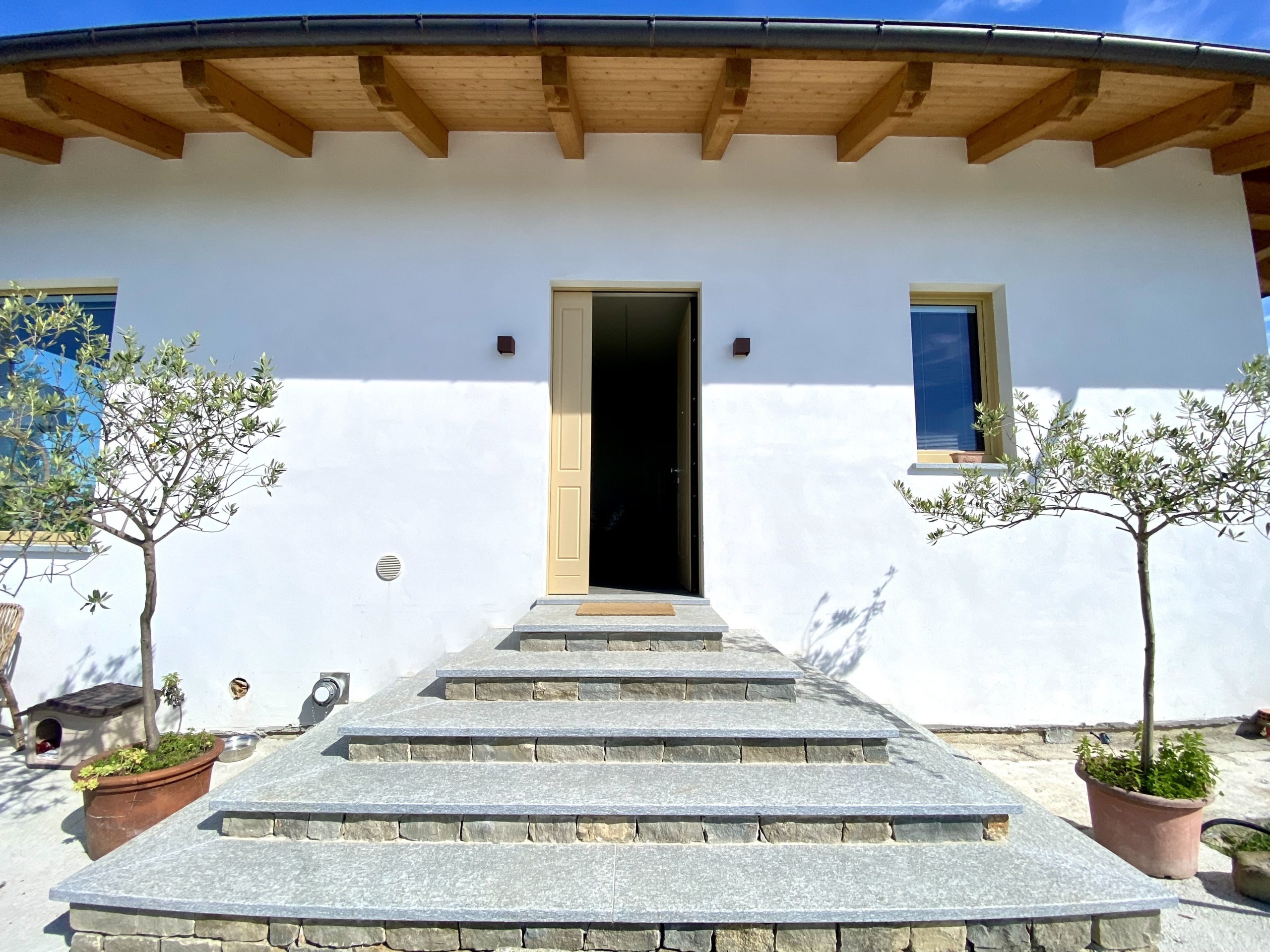 Casa indipendente con giardino in localit� coste baraccone 5, Serravalle Langhe