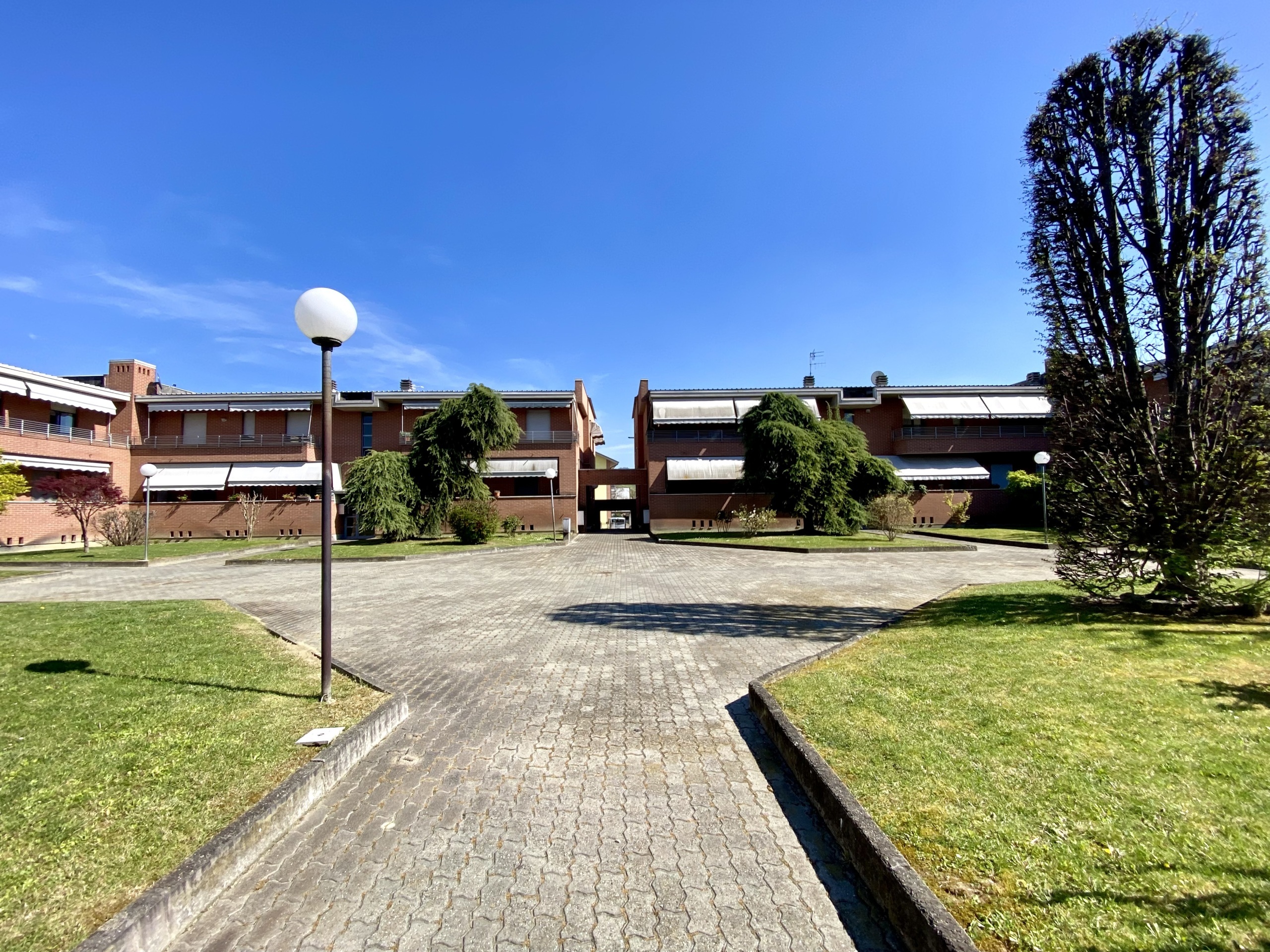 Appartamento con giardino in viale europa 13, Grinzane Cavour