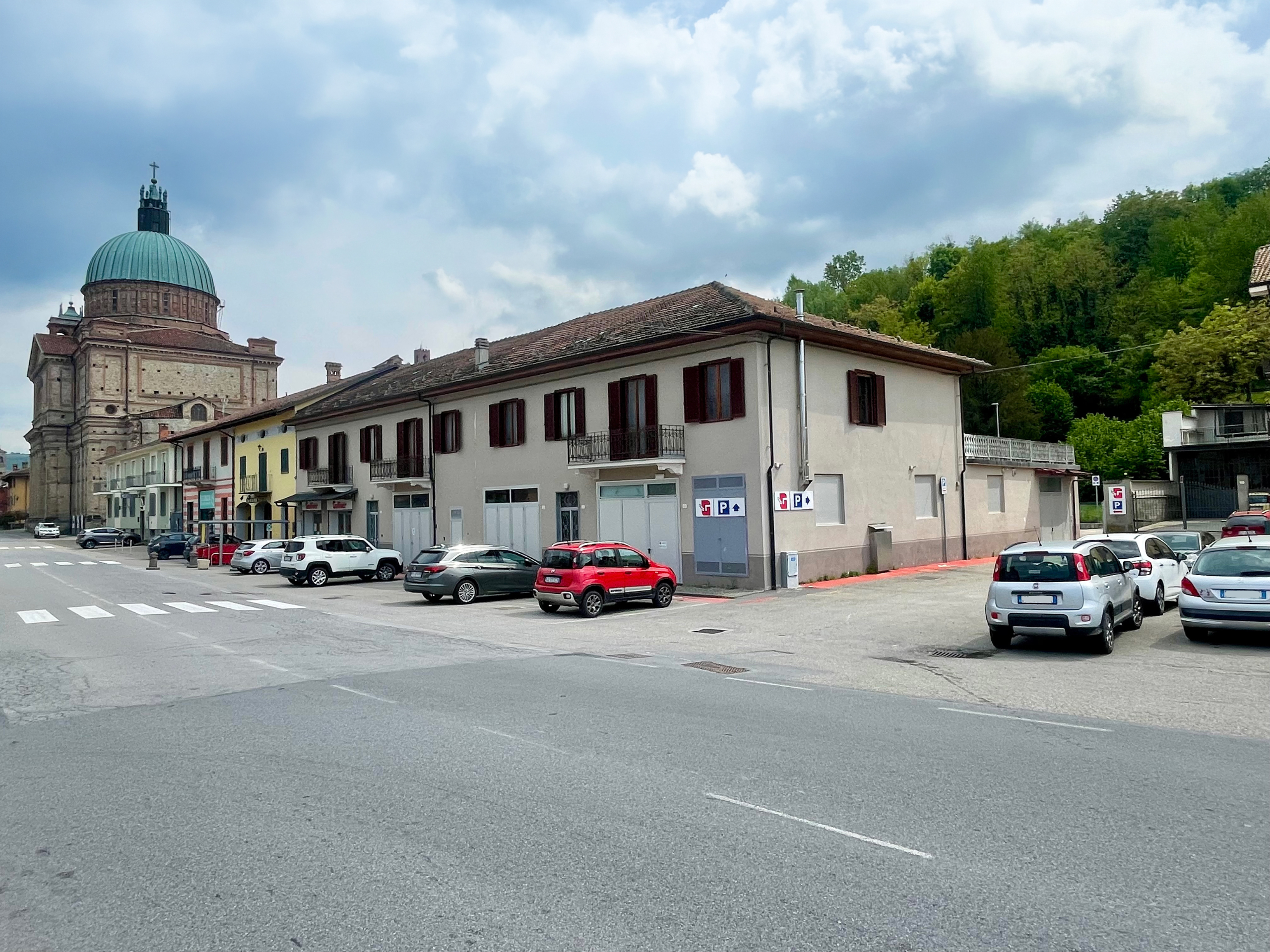 Laboratorio con terrazzo in via savona 29, Dogliani