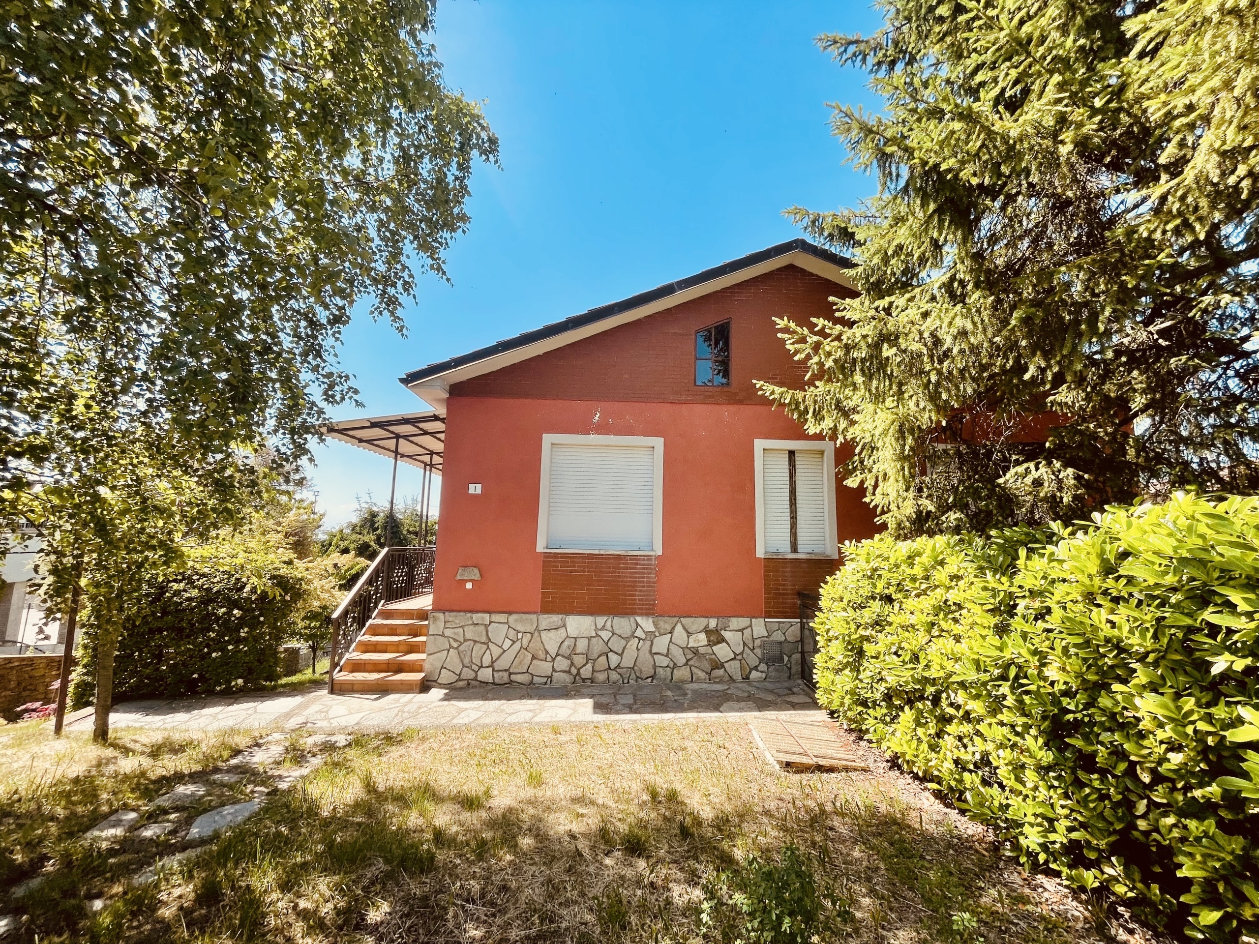 Casa indipendente con giardino in sp32 3, Serravalle Langhe