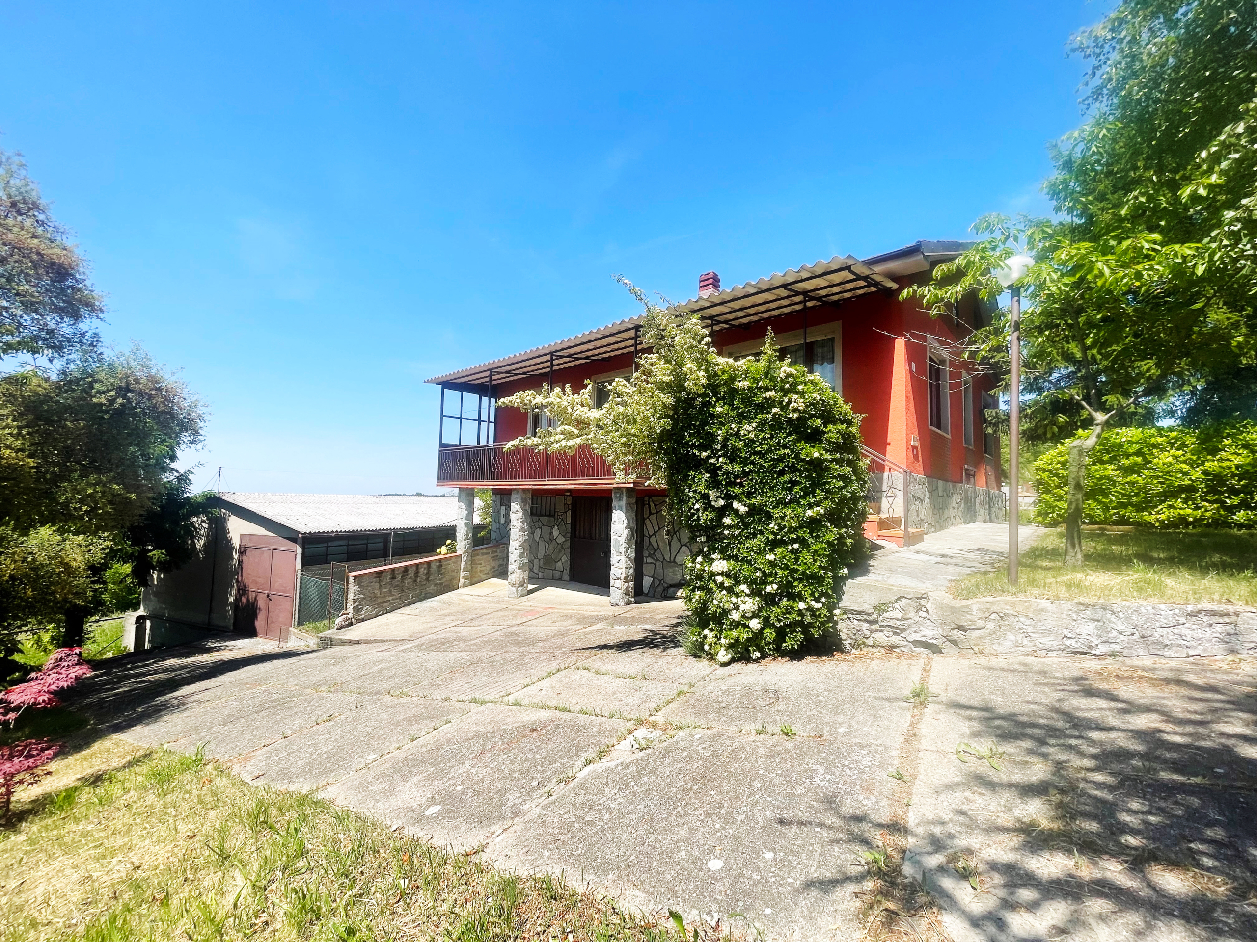 Casa indipendente con giardino in sp32 3, Serravalle Langhe