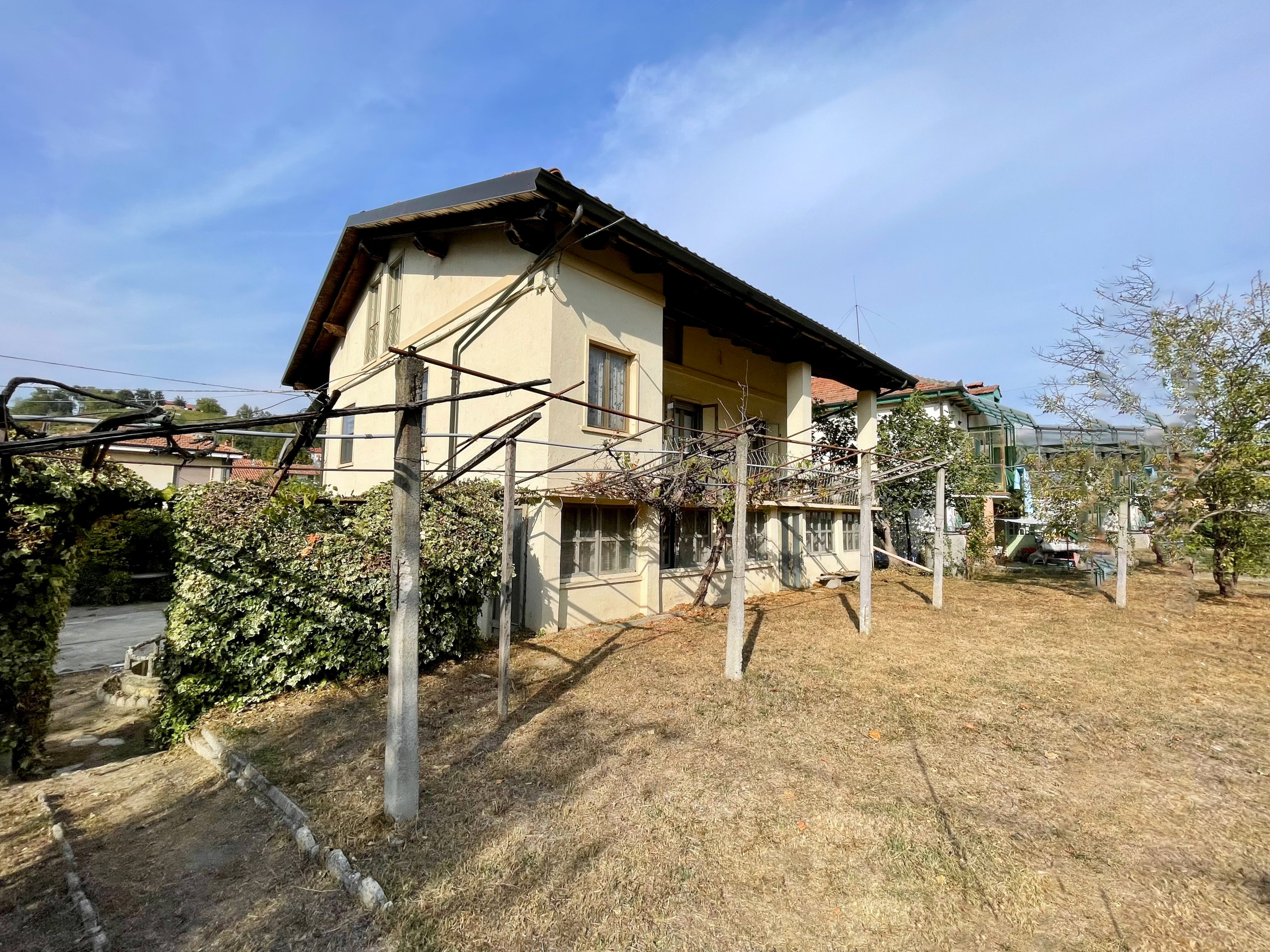 Casa indipendente con giardino in via generale filippo martinengo 52, Dogliani