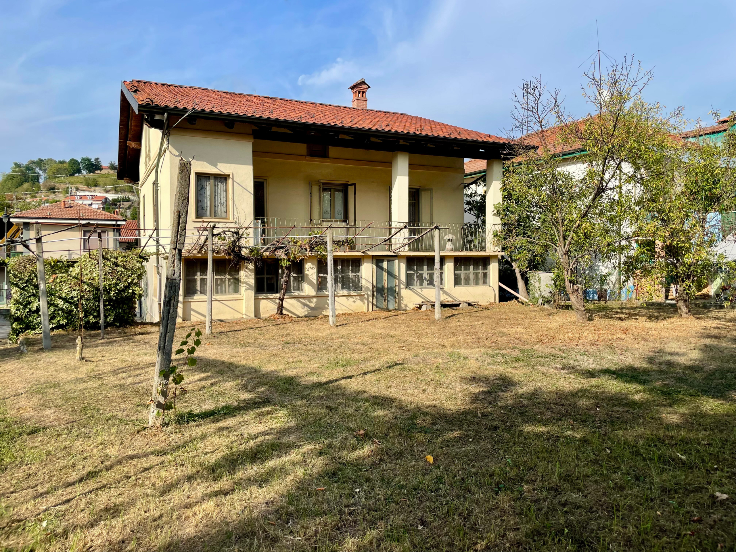 Casa indipendente con giardino in via generale filippo martinengo 52, Dogliani