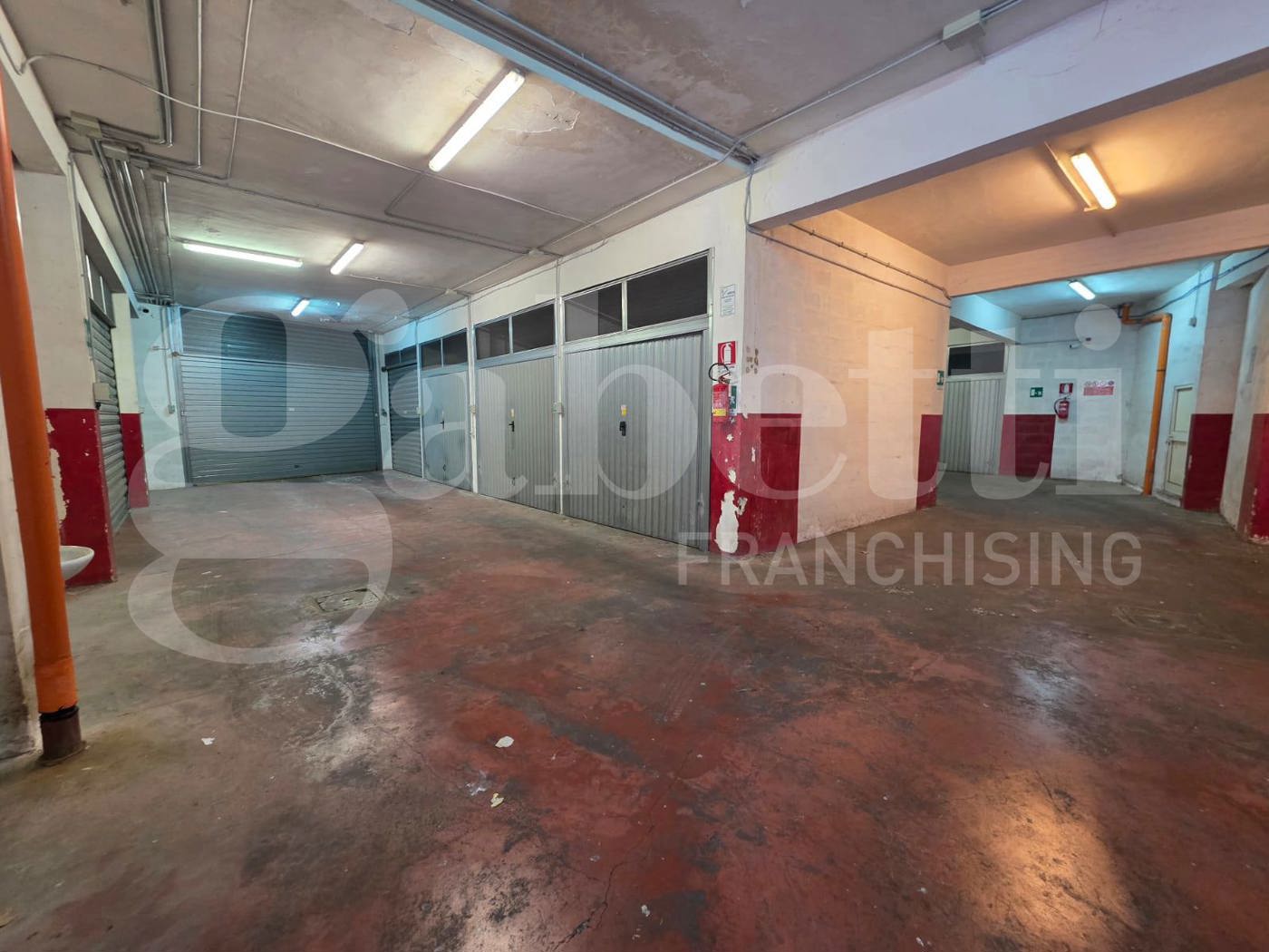 Box/Garage 16mq in vendita a Roma