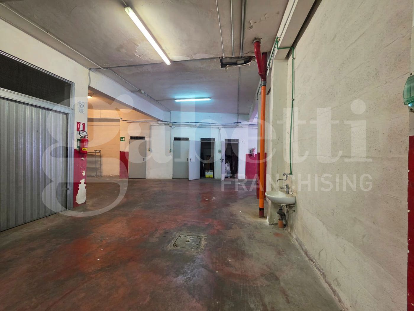 Box/Garage 16mq in vendita a Roma