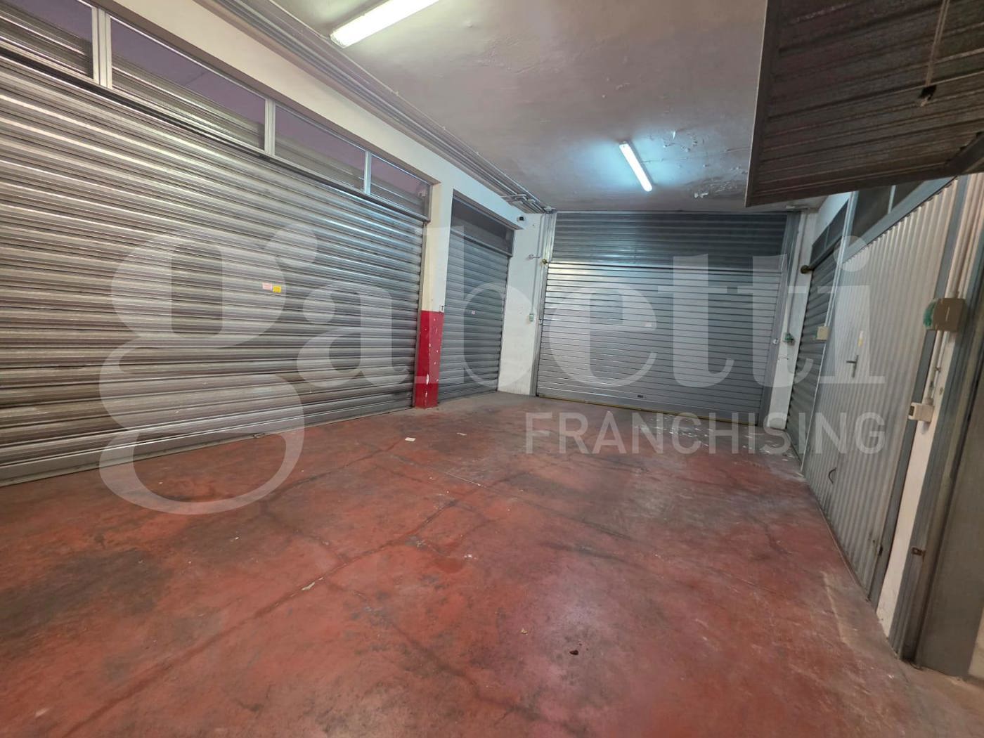 Box/Garage 16mq in vendita a Roma