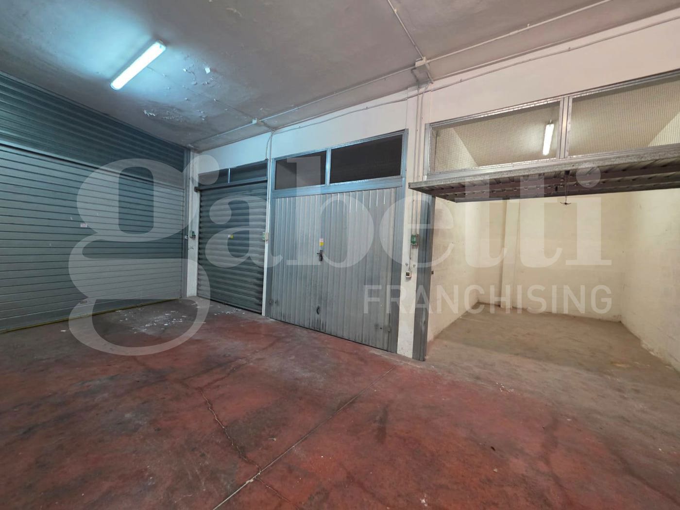 Box/Garage 16mq in vendita a Roma