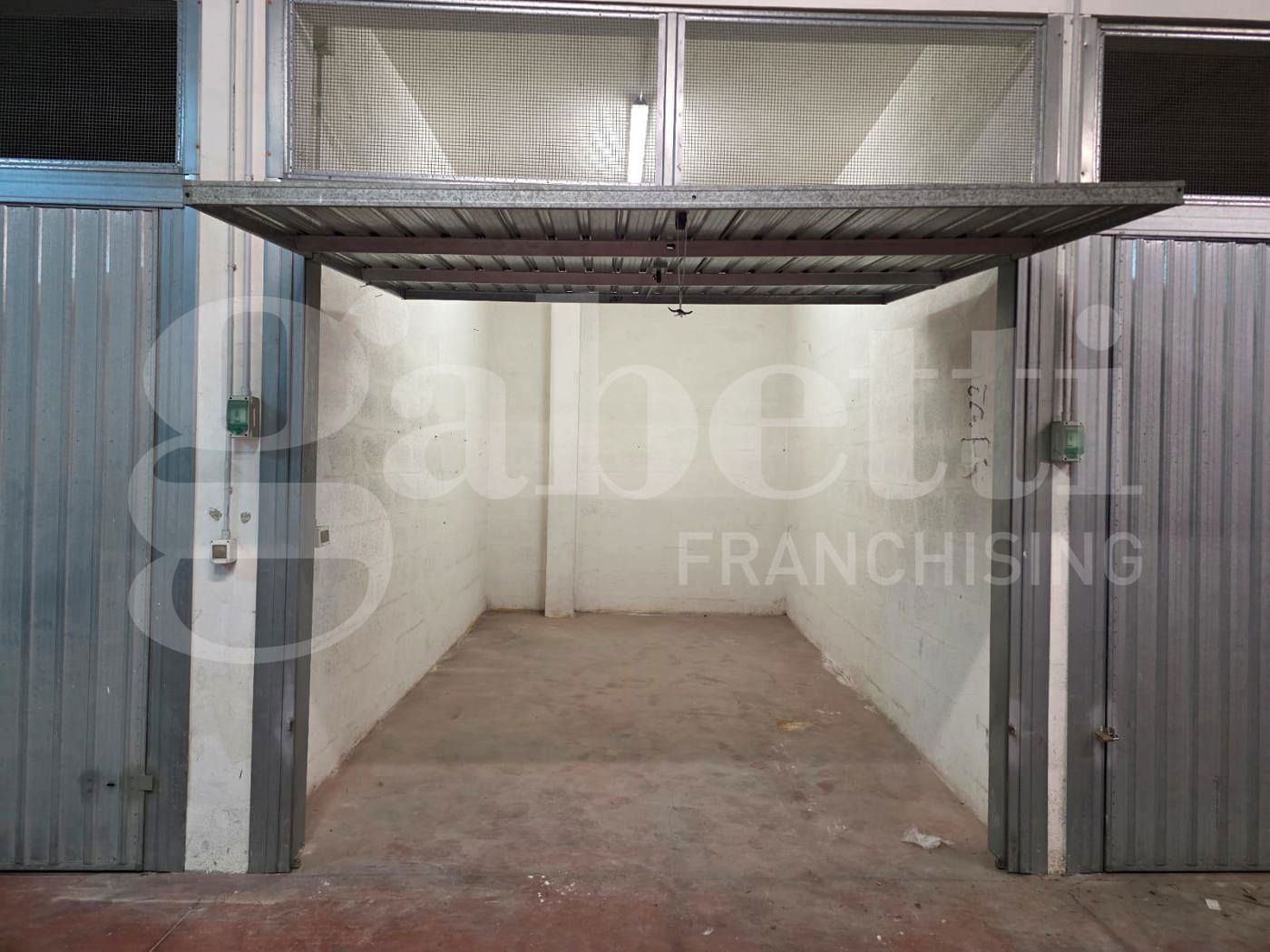 Box/Garage 16mq in vendita a Roma