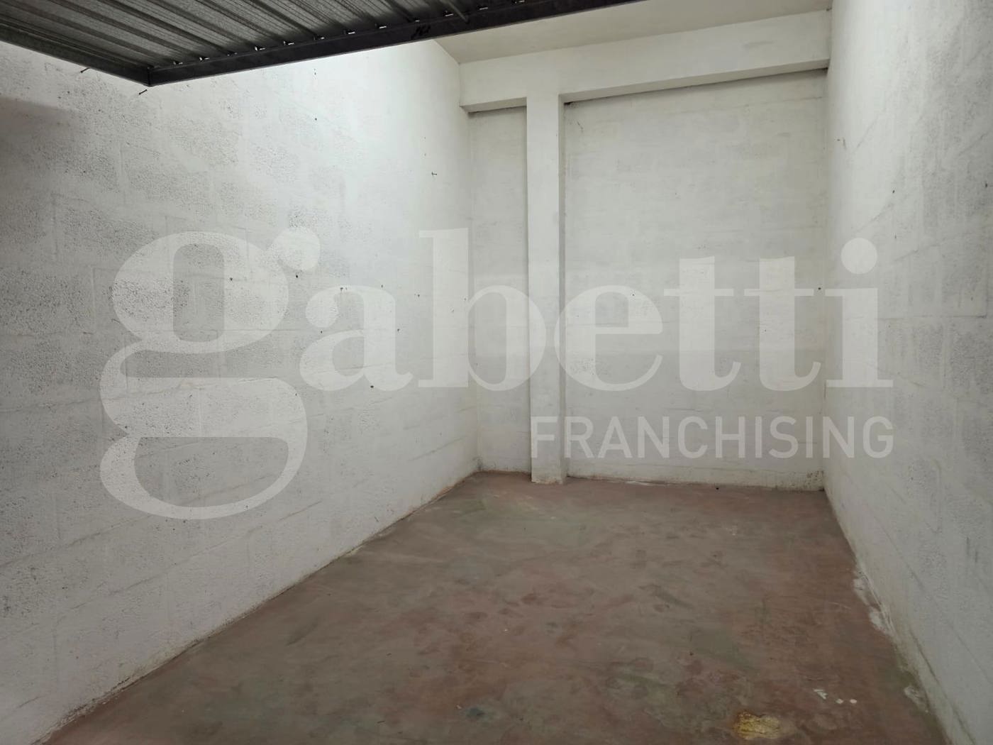 Box/Garage 16mq in vendita a Roma