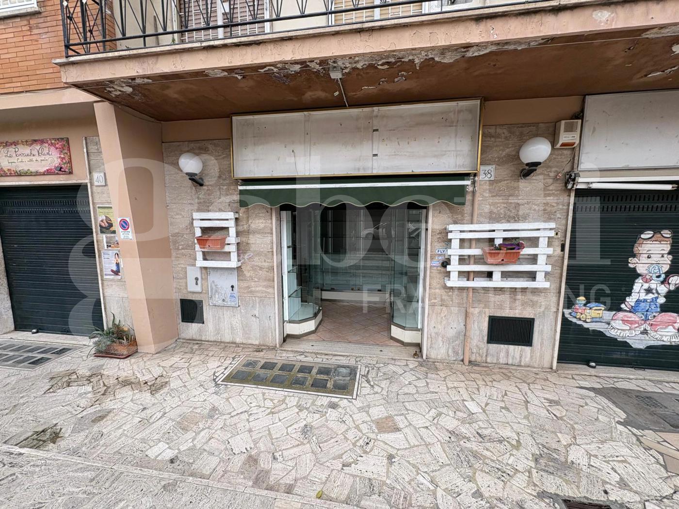 Negozio in affitto a Roma