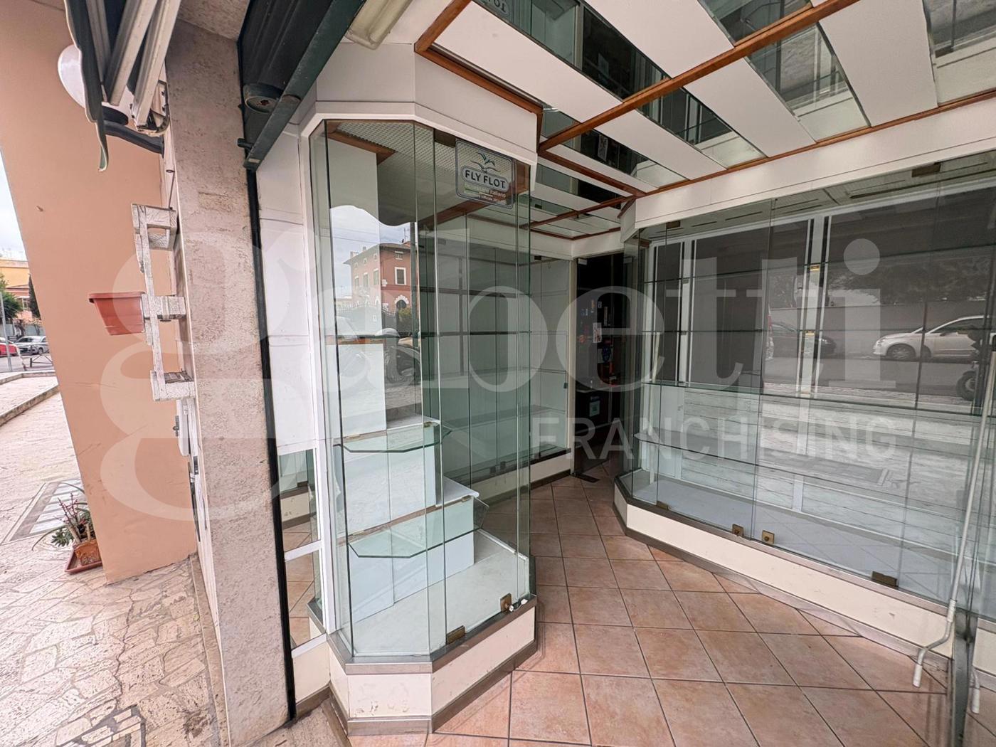 Negozio in affitto a Roma