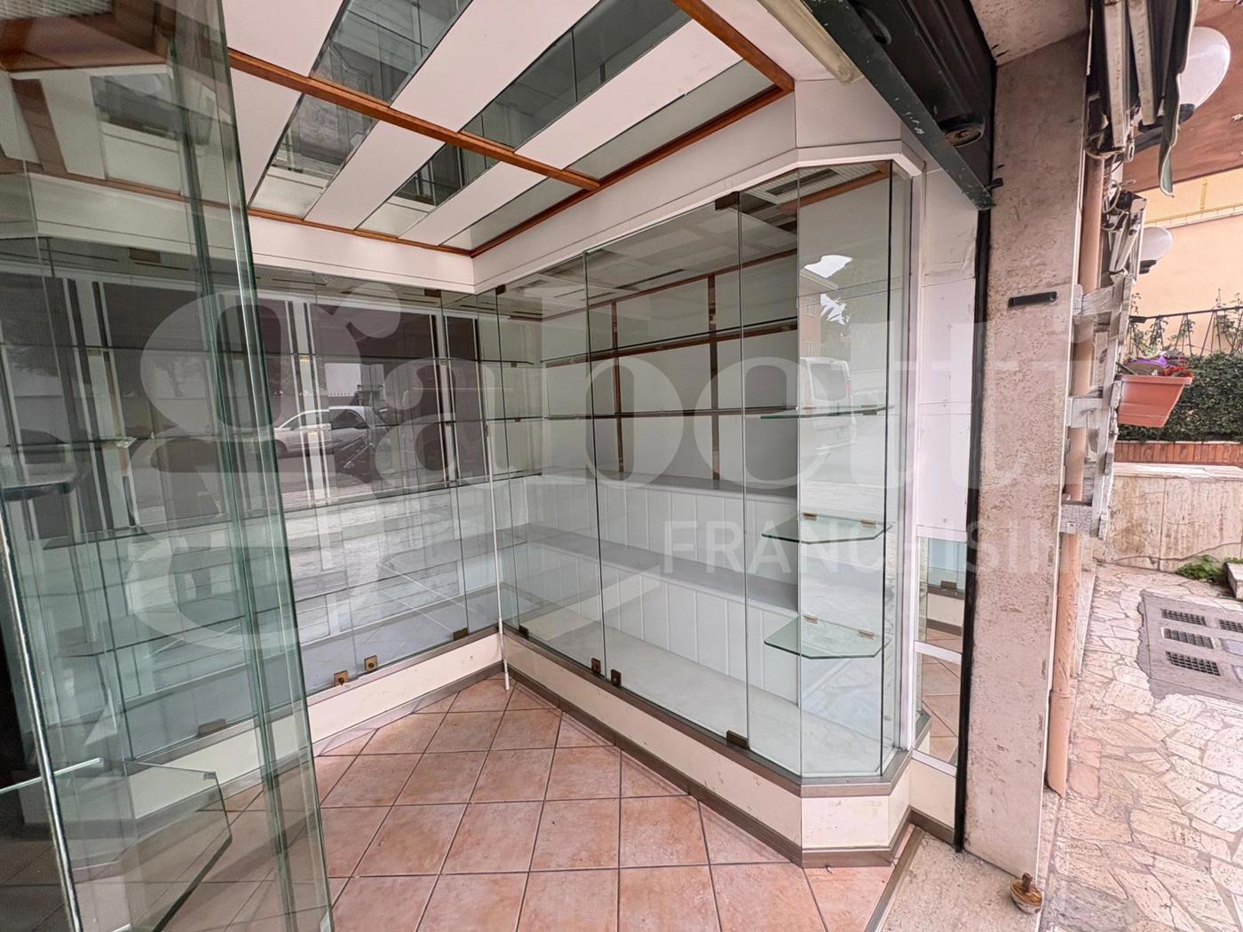 Negozio in affitto a Roma