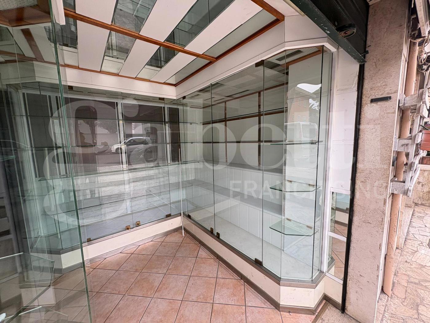 Negozio in affitto a Roma