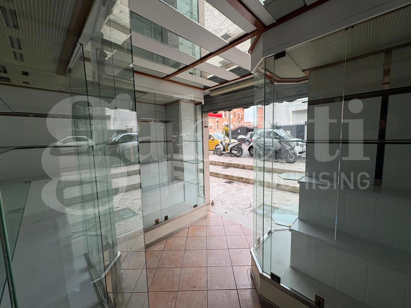 Negozio in affitto a Roma