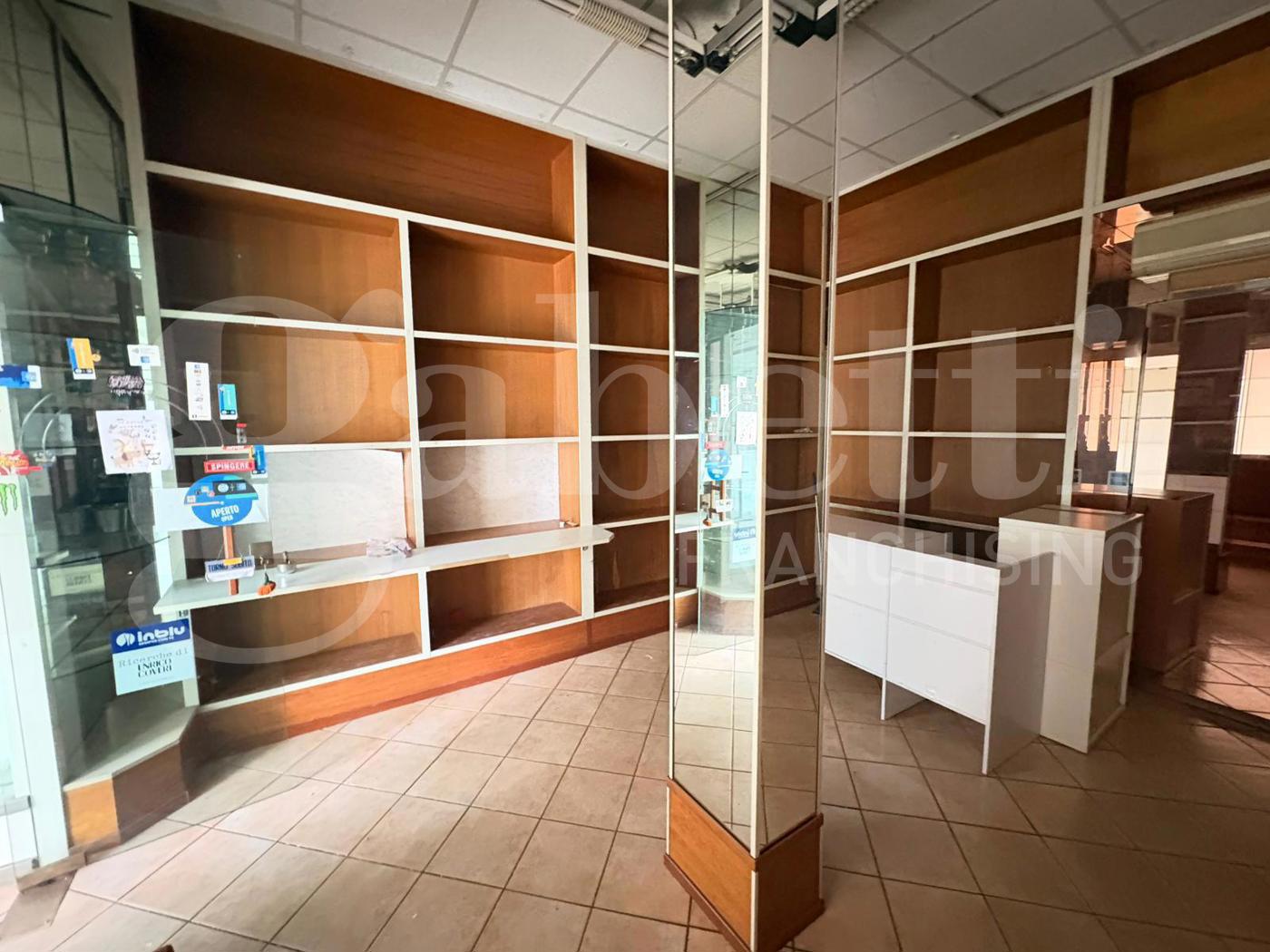 Negozio in affitto a Roma