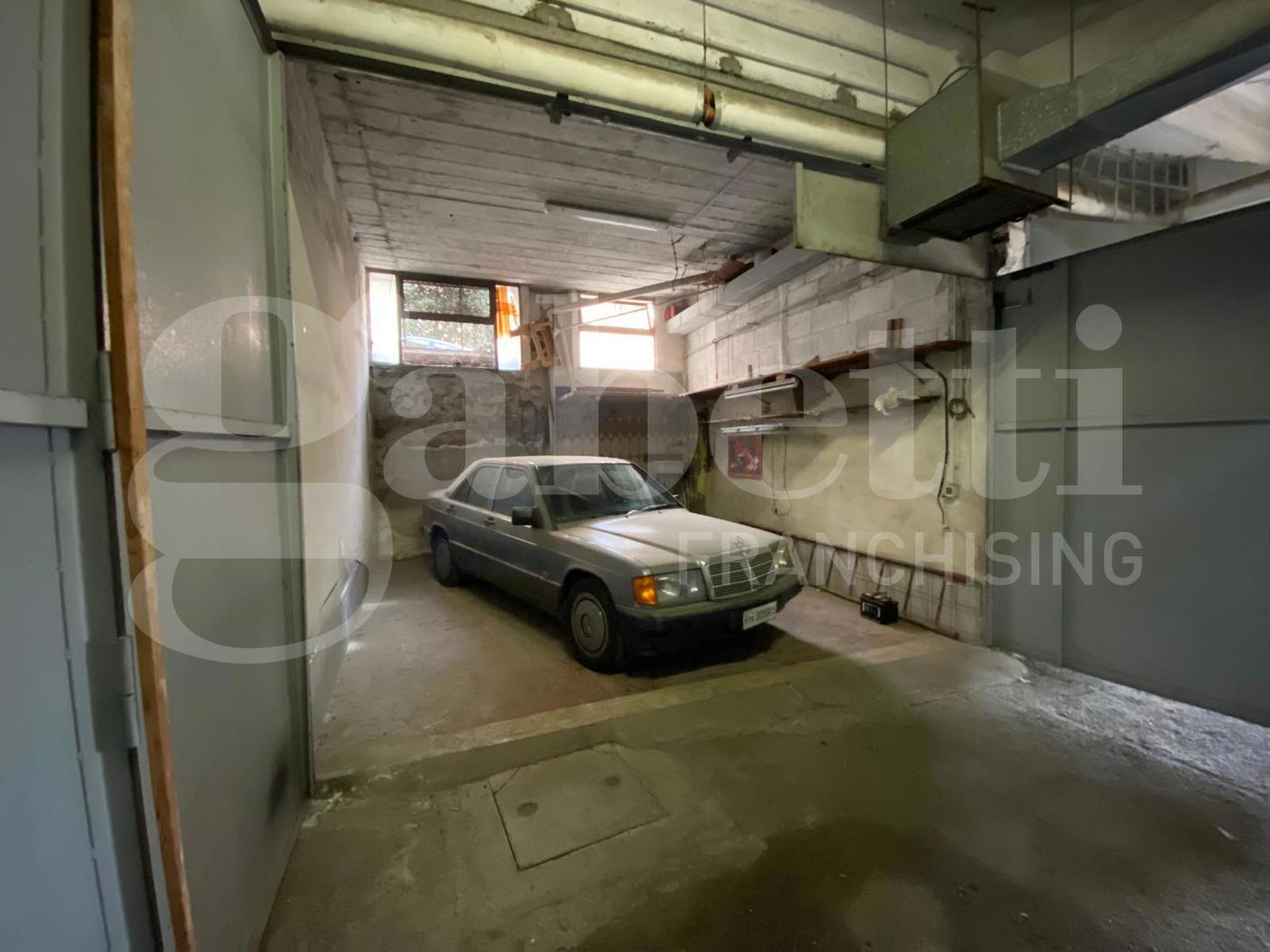 Box/Garage 21mq in vendita a Roma