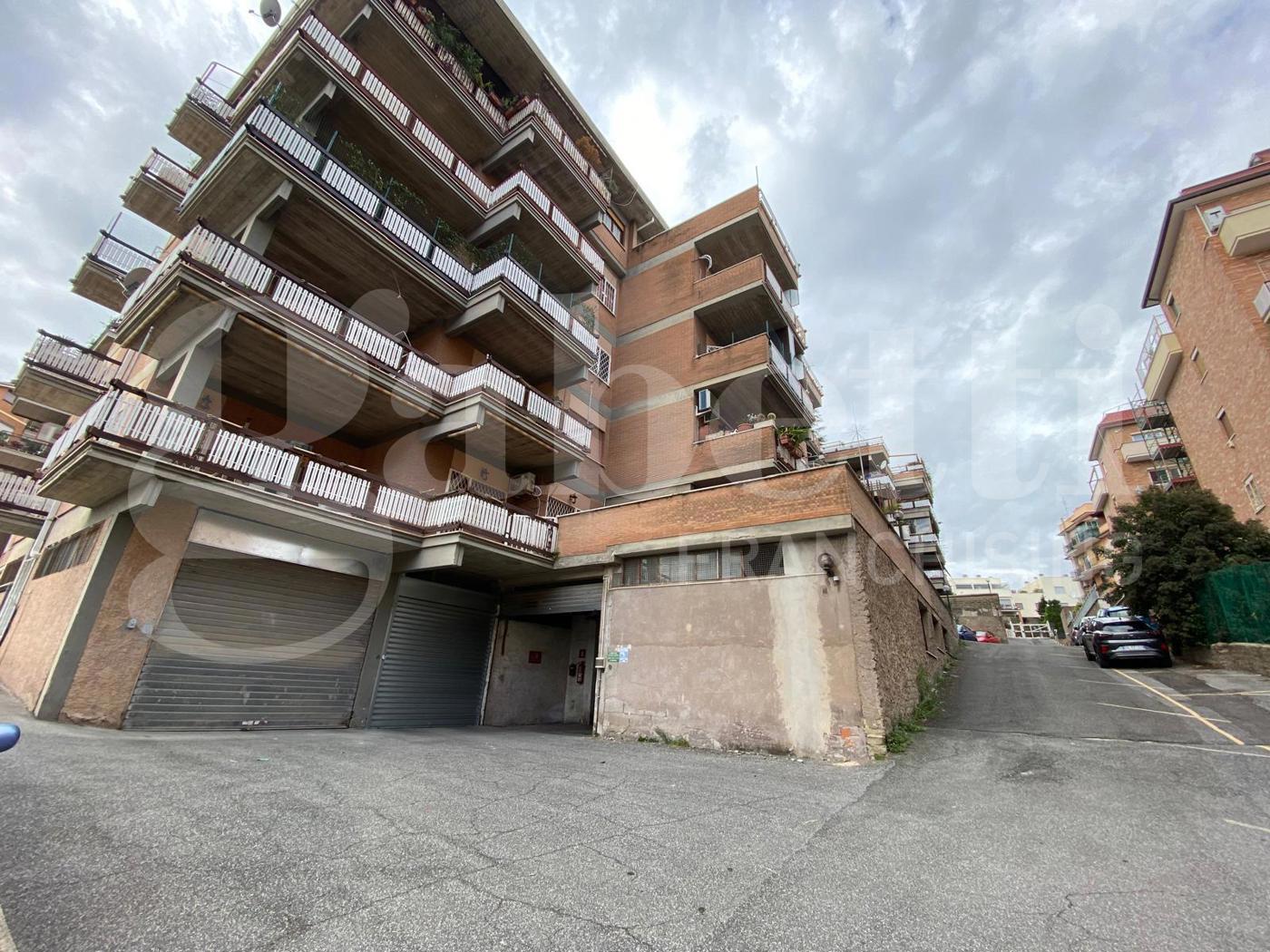 Box/Garage 21mq in vendita a Roma