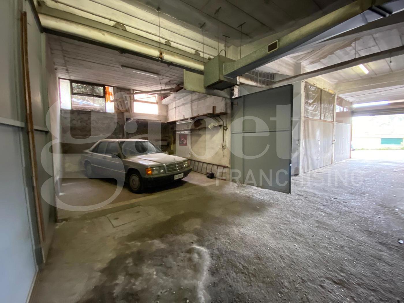 Box/Garage 21mq in vendita a Roma