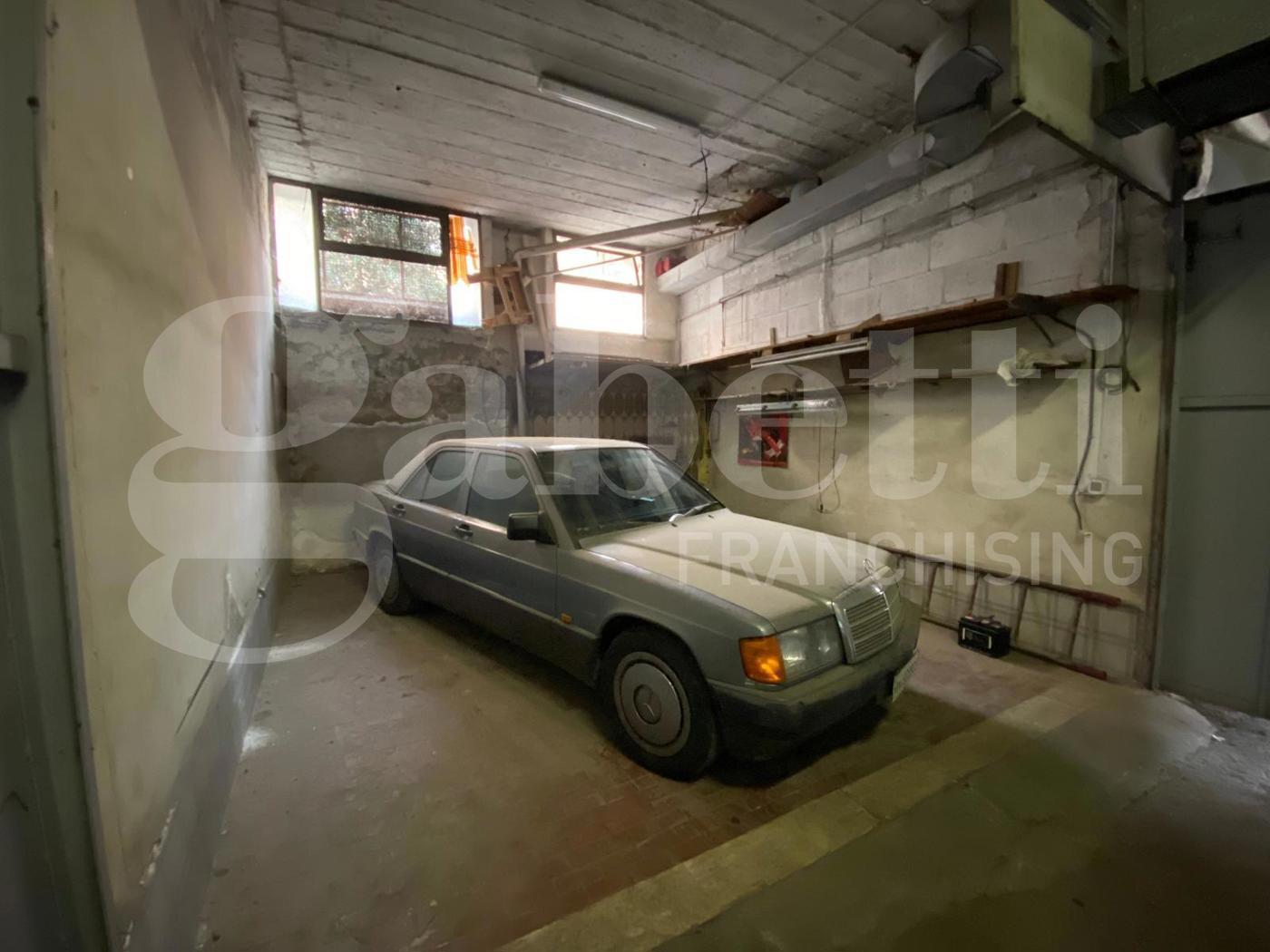 Box/Garage 21mq in vendita a Roma