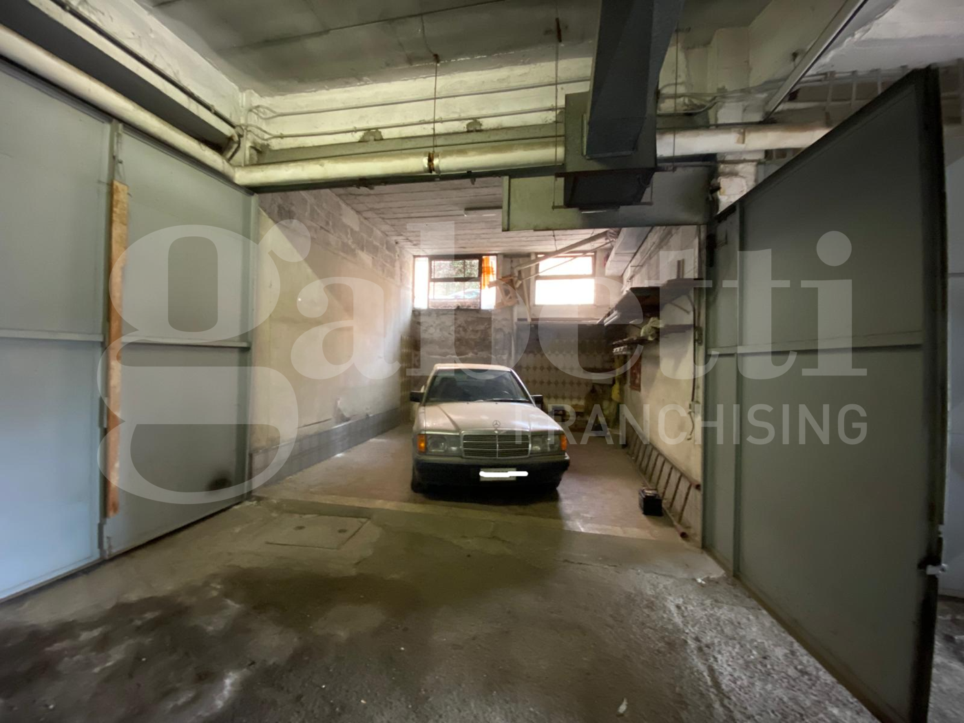 Box/Garage 21mq in vendita a Roma