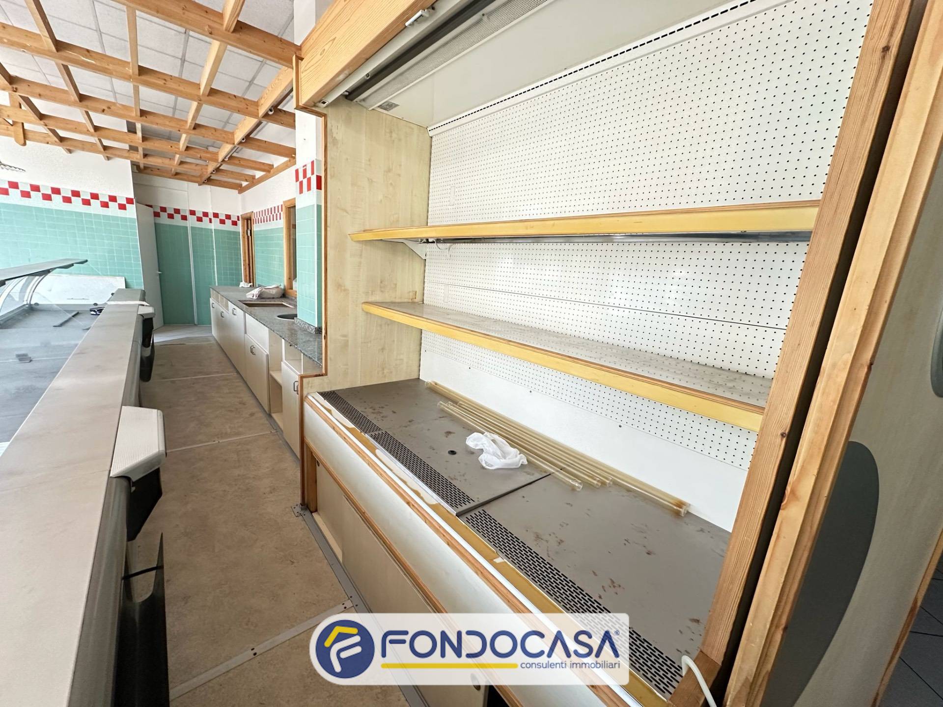 Locale commerciale in affitto a Ascoli Piceno, Porta Maggiore