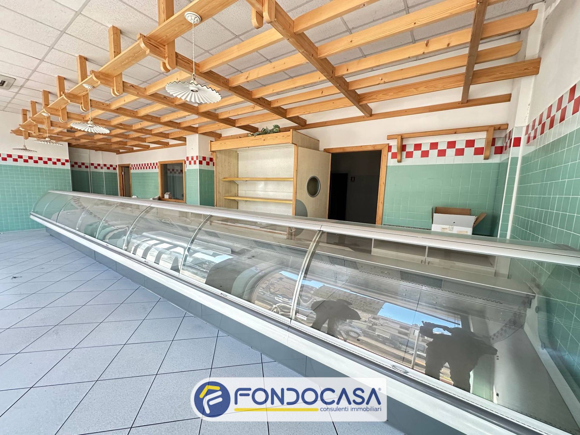 Locale commerciale in affitto a Ascoli Piceno, Porta Maggiore