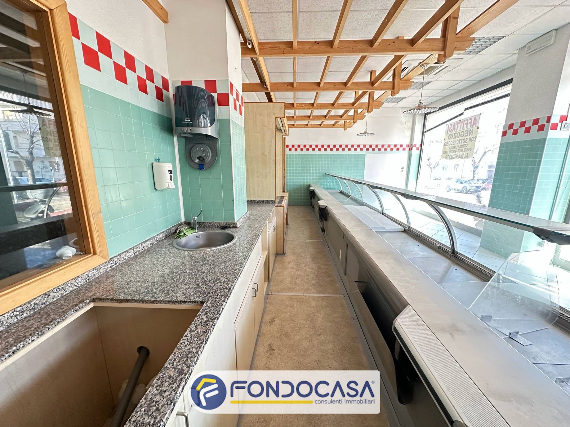 Locale commerciale in affitto a Ascoli Piceno, Porta Maggiore