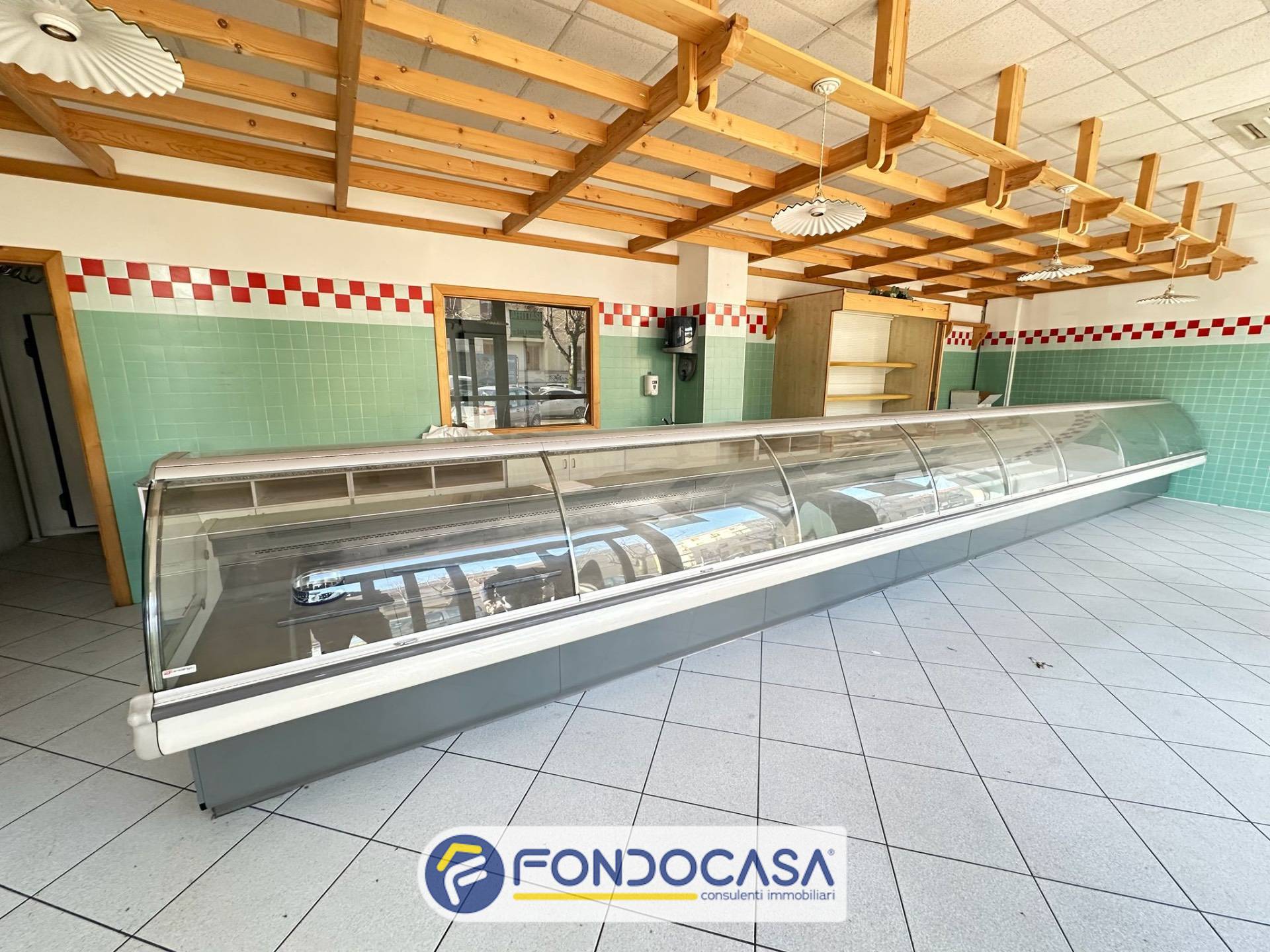 Locale commerciale in affitto a Ascoli Piceno, Porta Maggiore