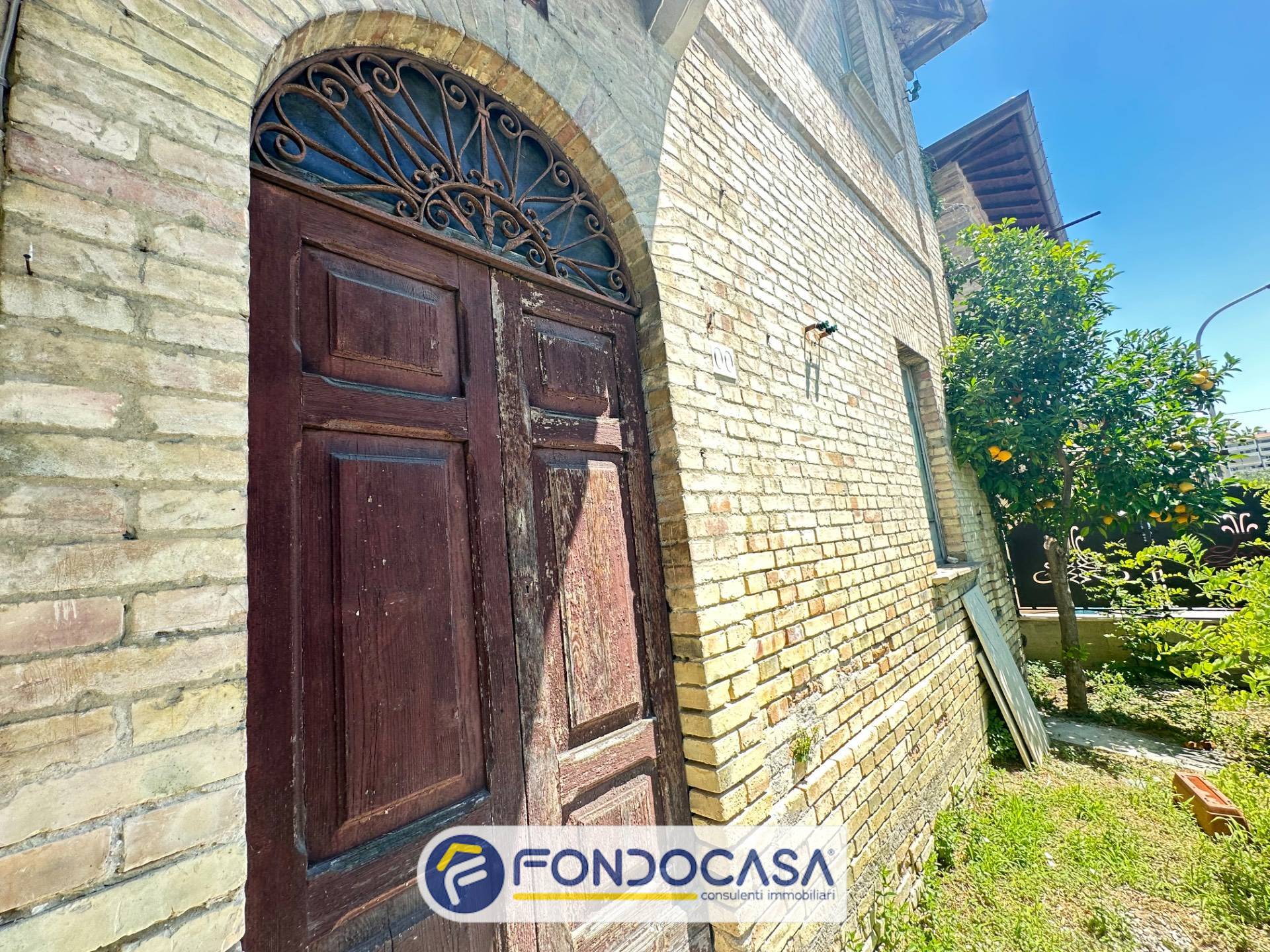 Casa indipendente in vendita a Ascoli Piceno, Croce di Tolignano