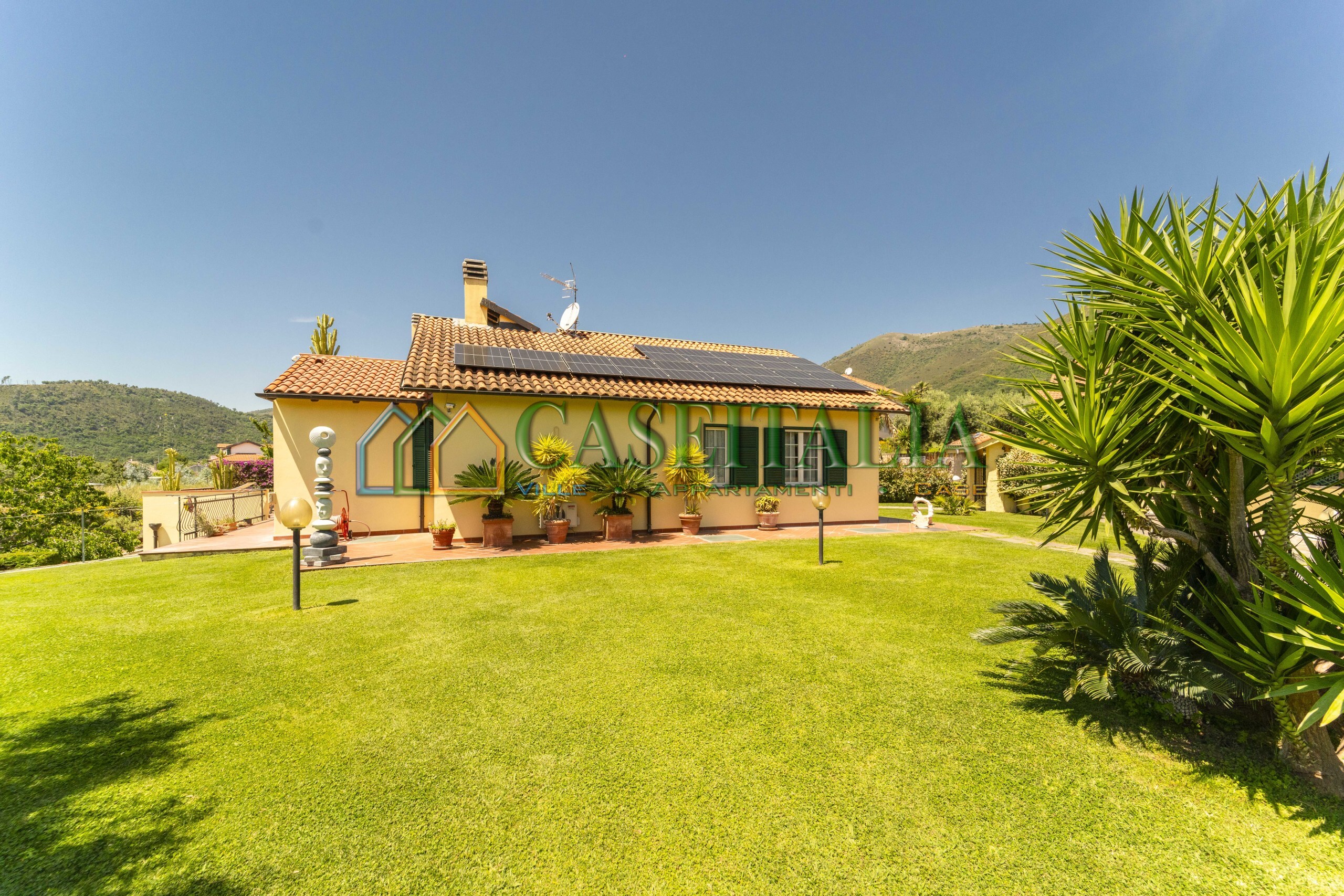 Casa indipendente con giardino a Cisano sul Neva