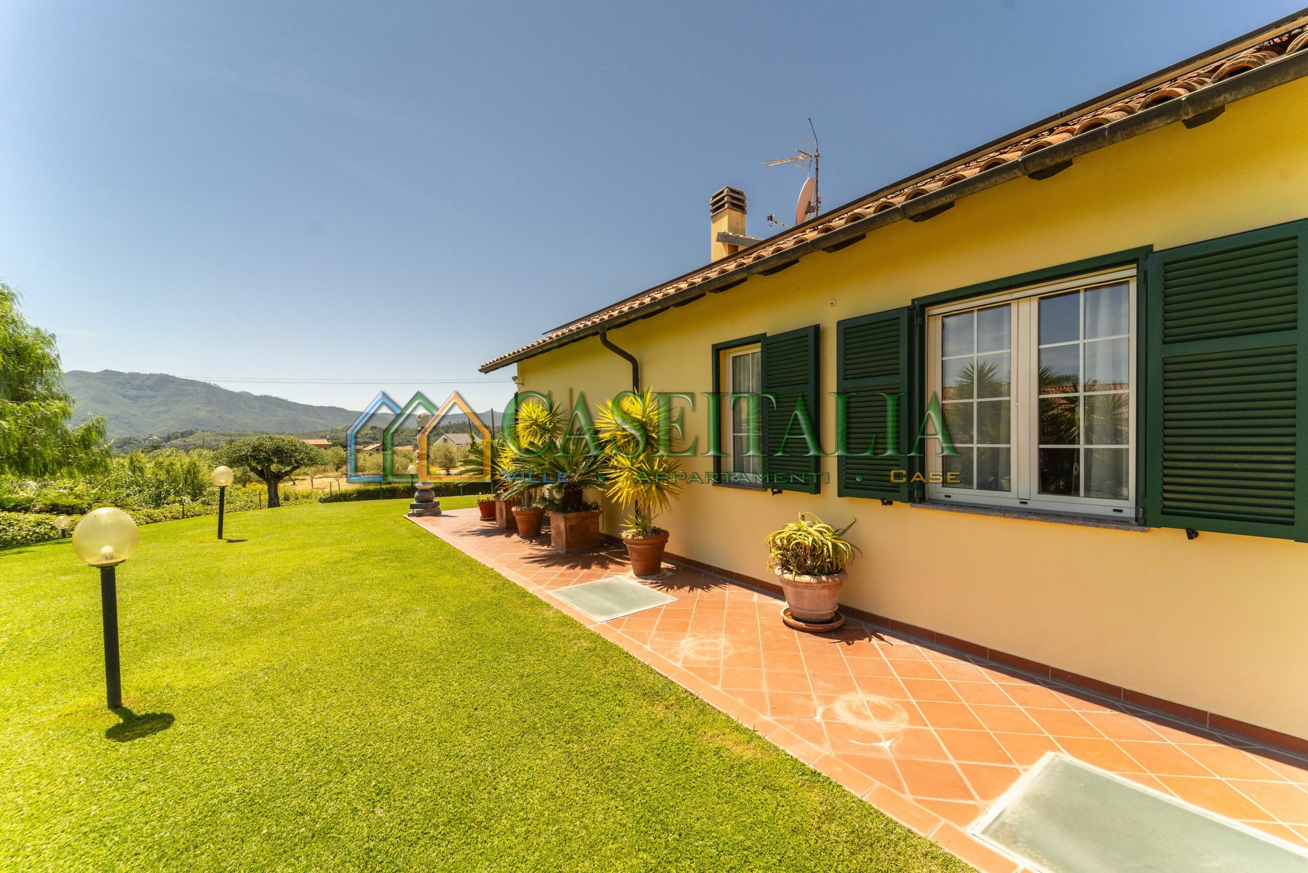 Casa indipendente con giardino a Cisano sul Neva