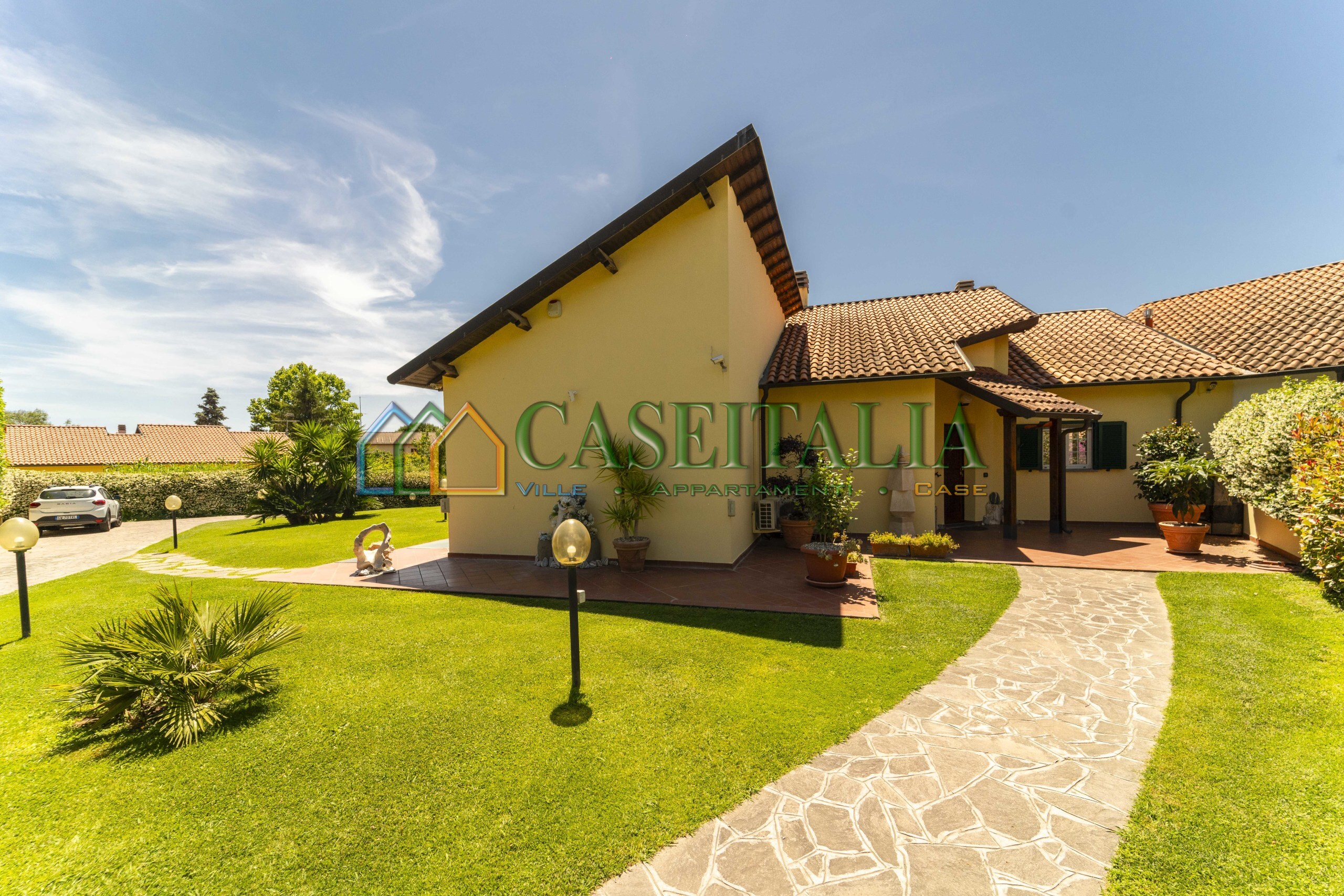 Casa indipendente con giardino a Cisano sul Neva