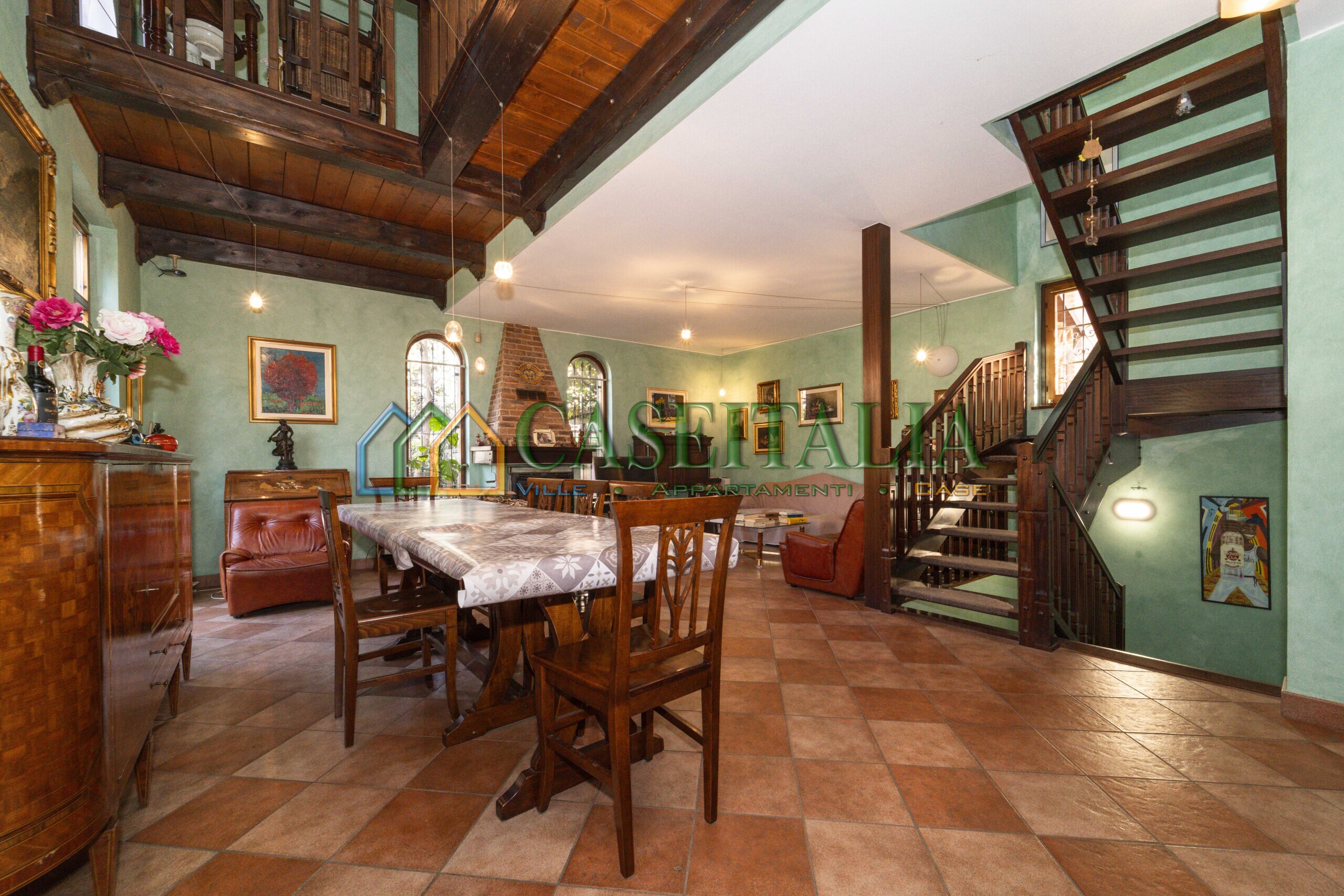 Villa con giardino in piazza stazione 2, Rosta