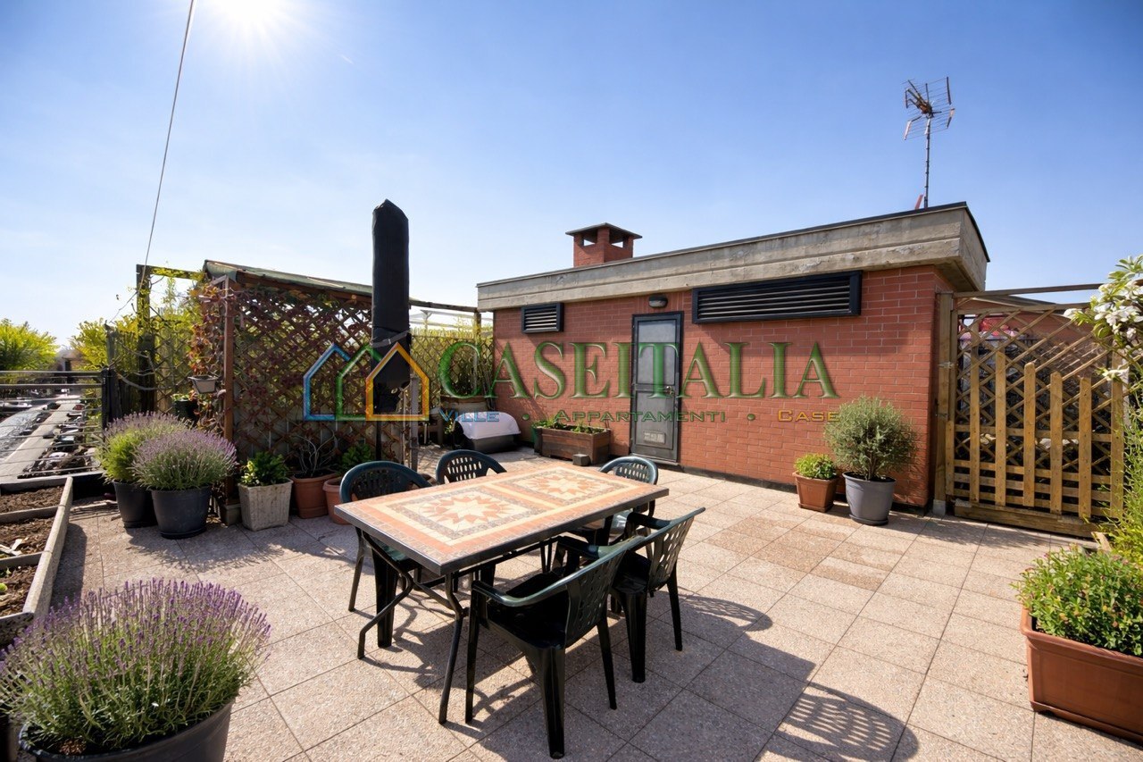 Attico con terrazzo in via leonardo da vinci 171, Grugliasco