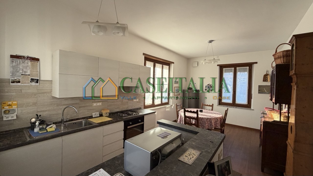 Quadrilocale con giardino in via barrera 8, Rosta